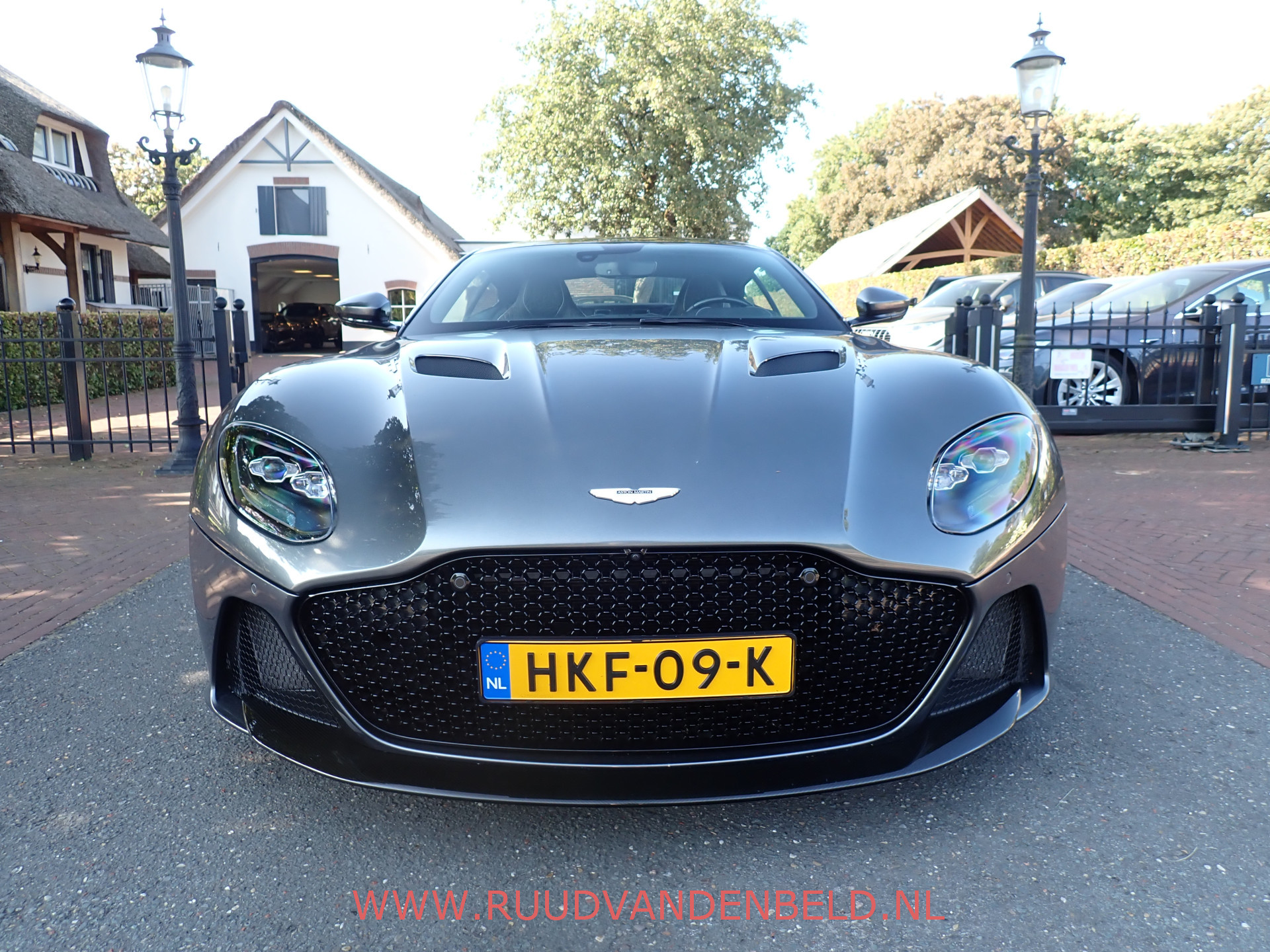 Foto van Aston Martin DBS