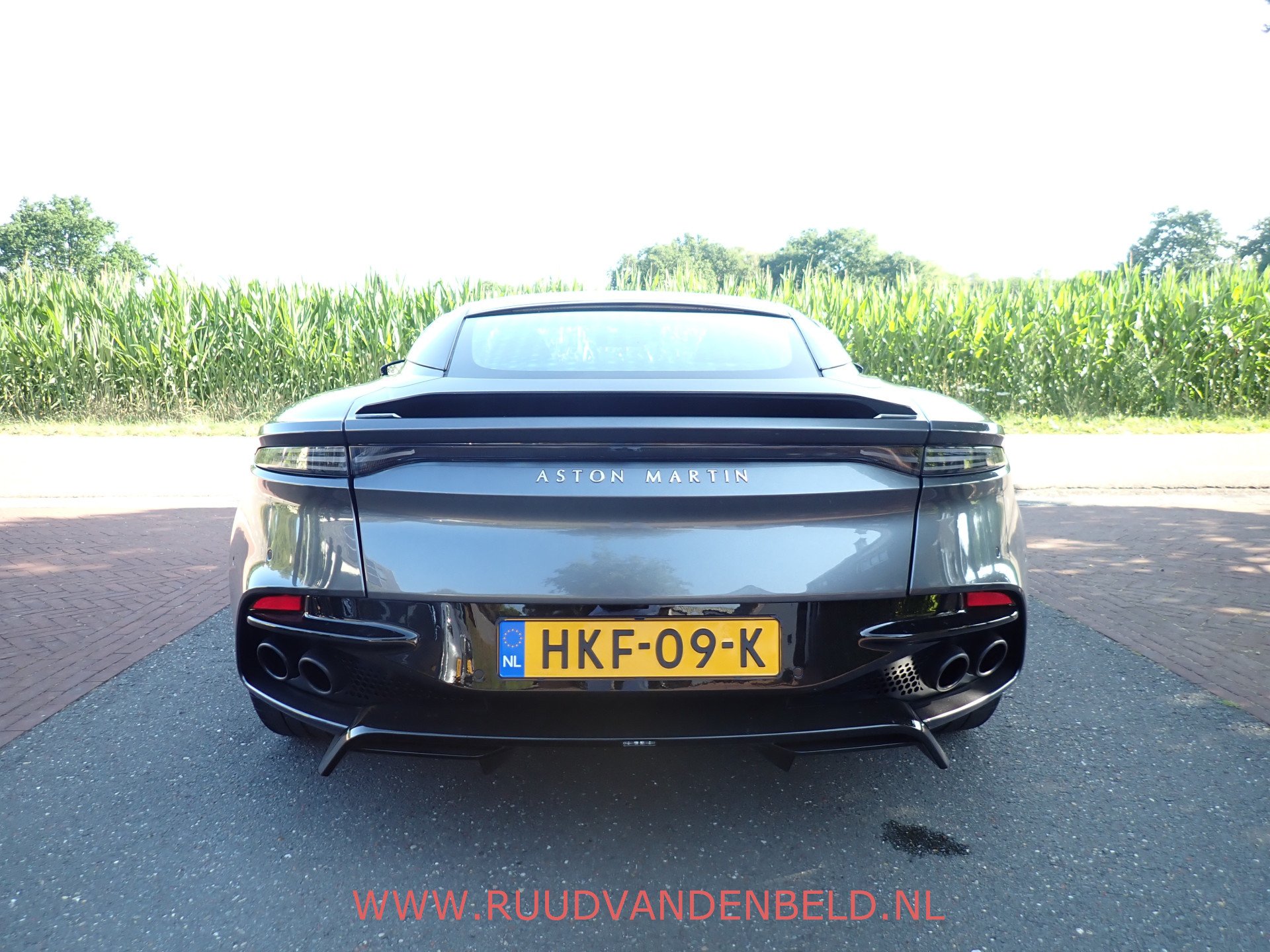 Foto van Aston Martin DBS