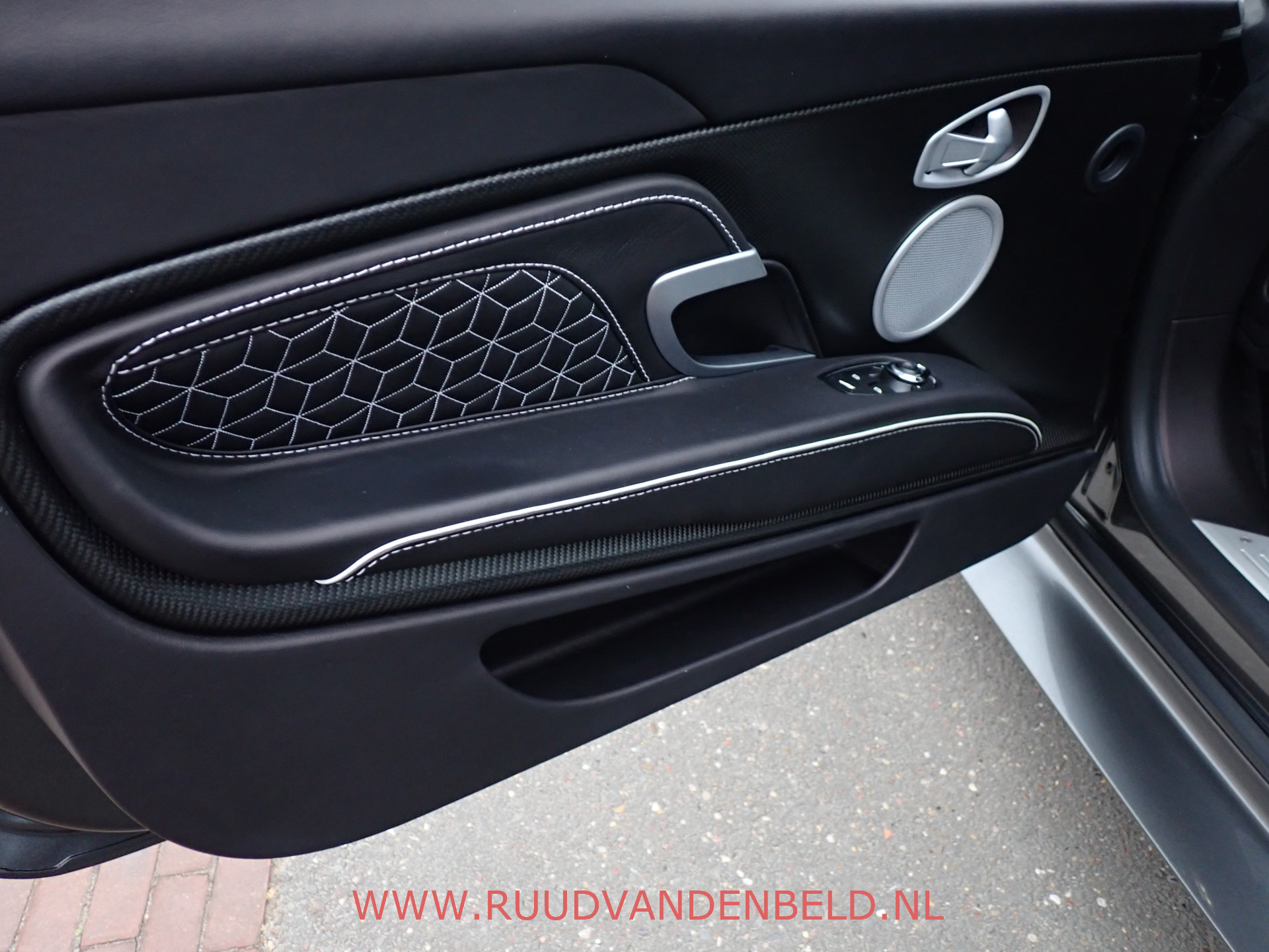 Foto van Aston Martin DBS