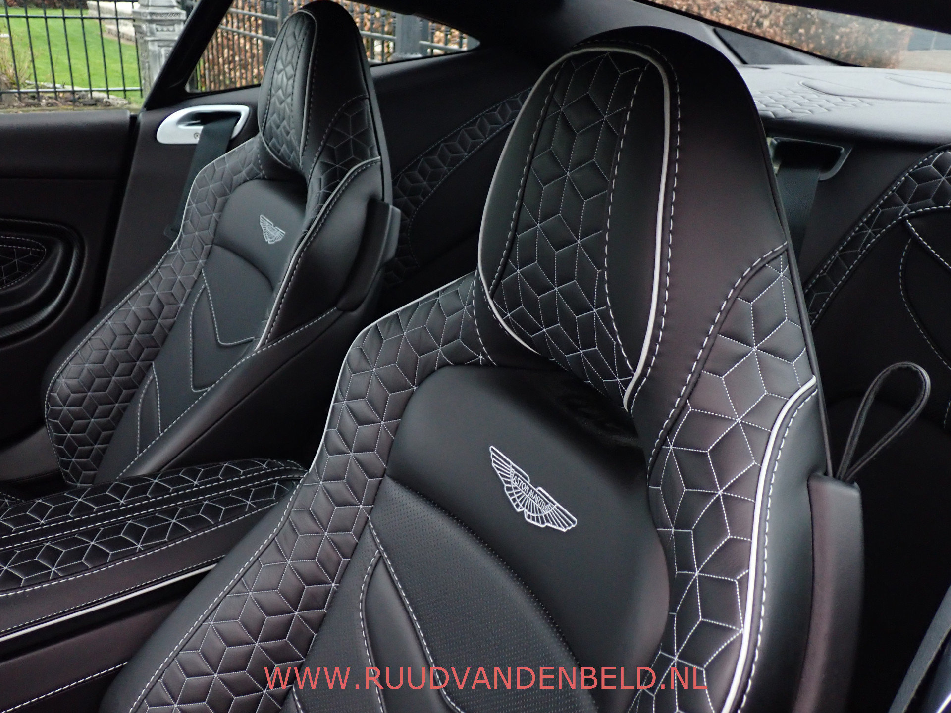 Foto van Aston Martin DBS