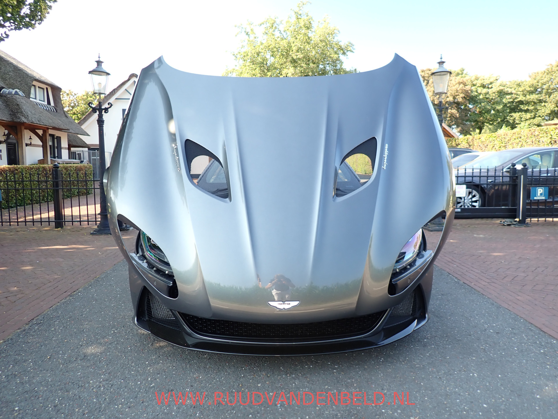 Foto van Aston Martin DBS