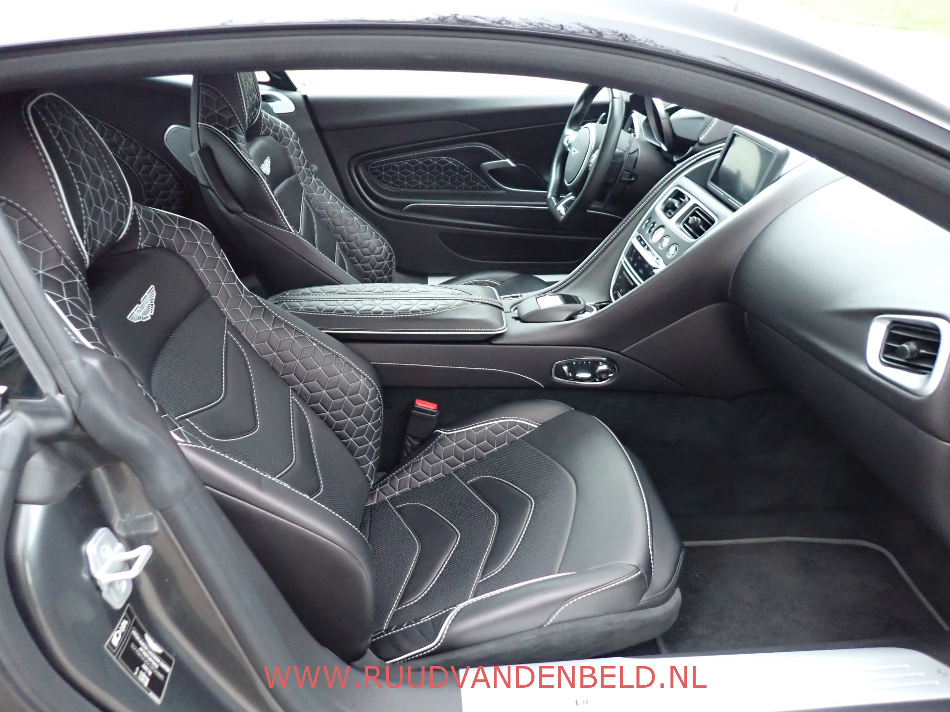 Foto van Aston Martin DBS
