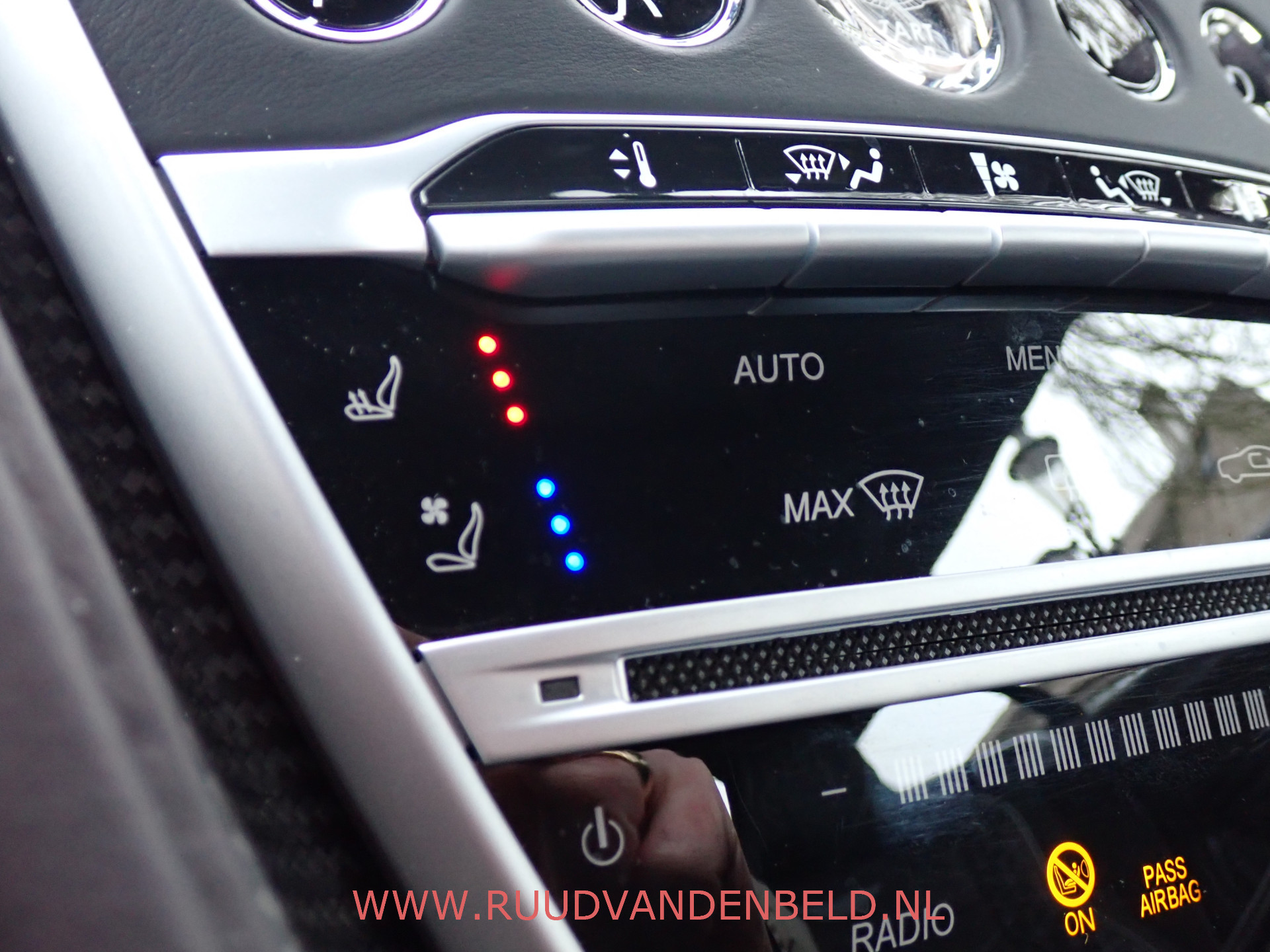 Foto van Aston Martin DBS