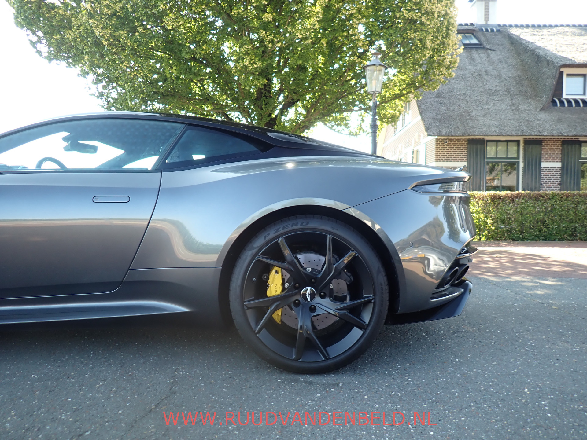 Foto van Aston Martin DBS