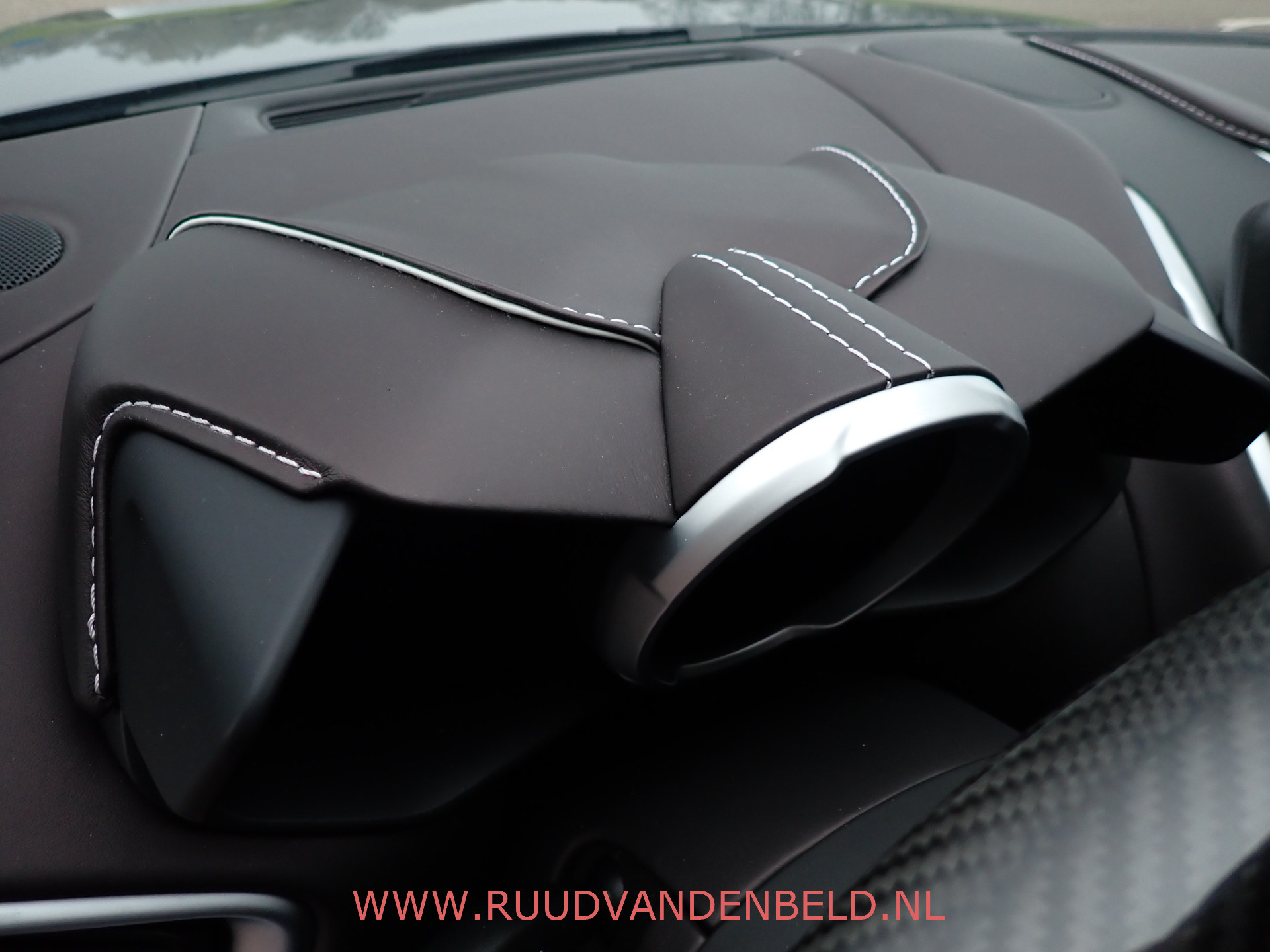 Foto van Aston Martin DBS