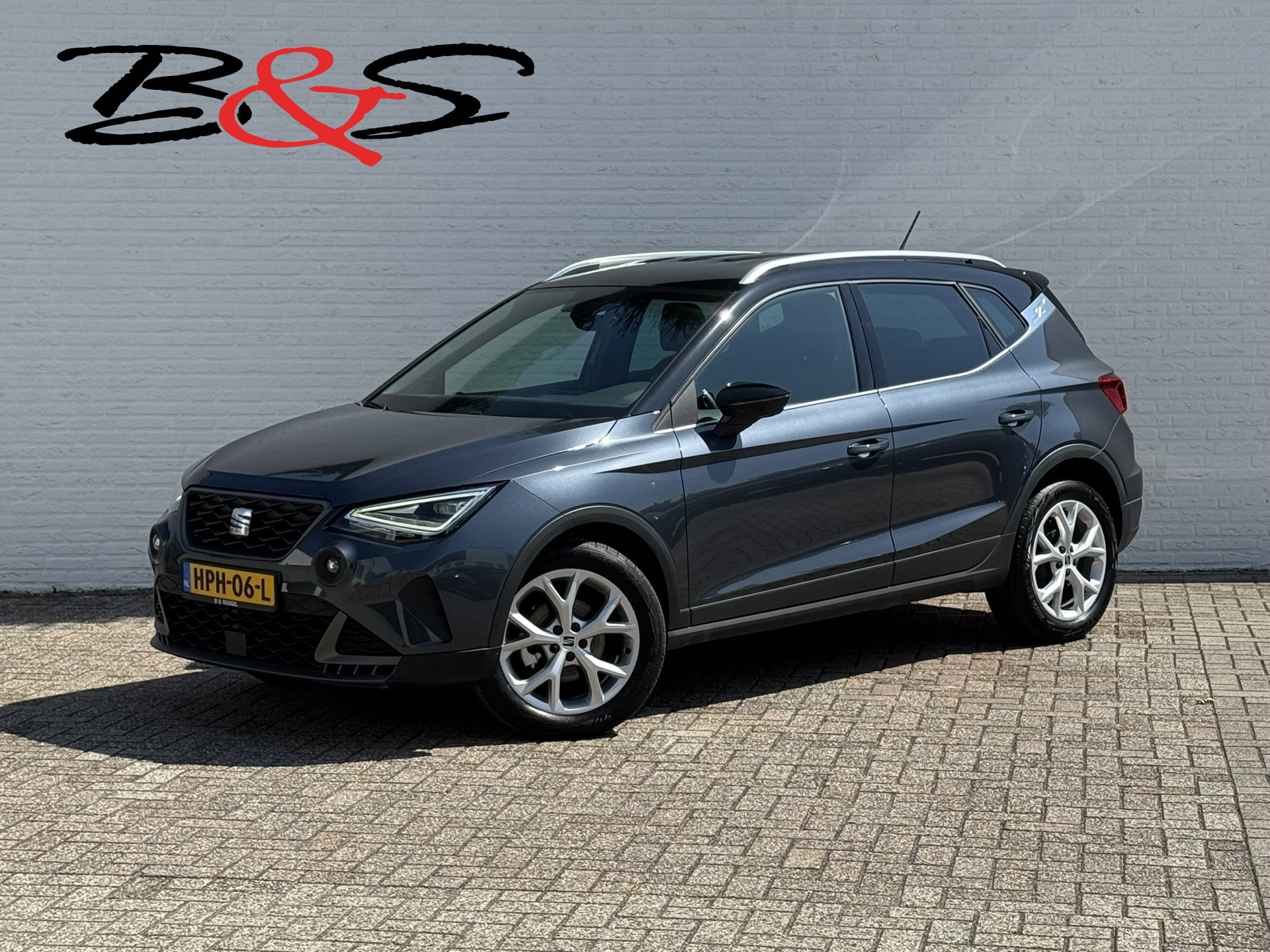 Seat Arona 1.0 TSI FR Business Adaptive cruise Climate control Full LED Apple Carplay / Android Auto Link Parkeersensor achter 2024 - voorkant