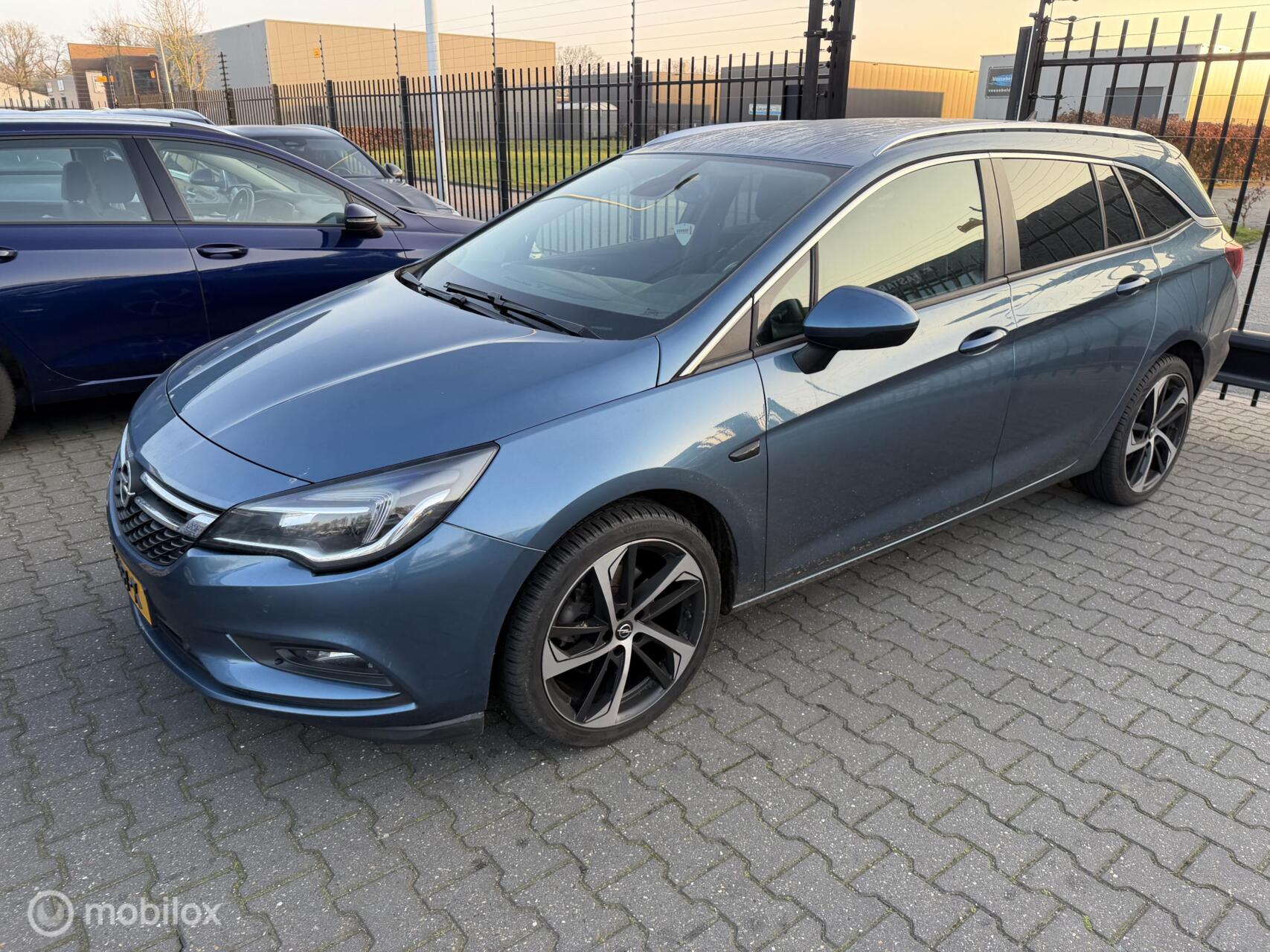 Opel Astra Sports Tourer 1.6 CDTI Business+ 2016 - voorkant