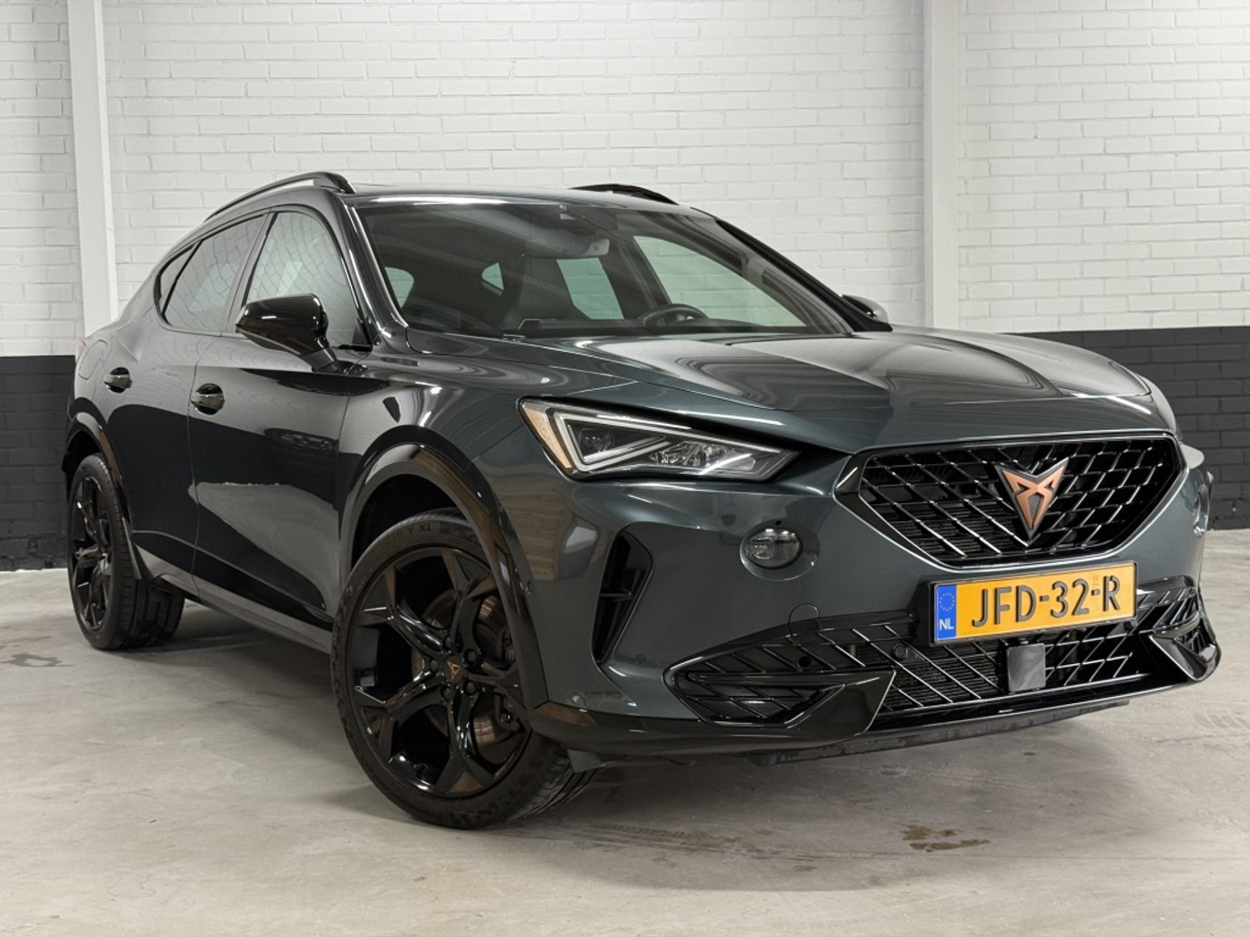 Cupra Formentor 1.4 e-Hybrid VZ Copper Edition PANO - KUIPSTOELEN 2021 - voorkant
