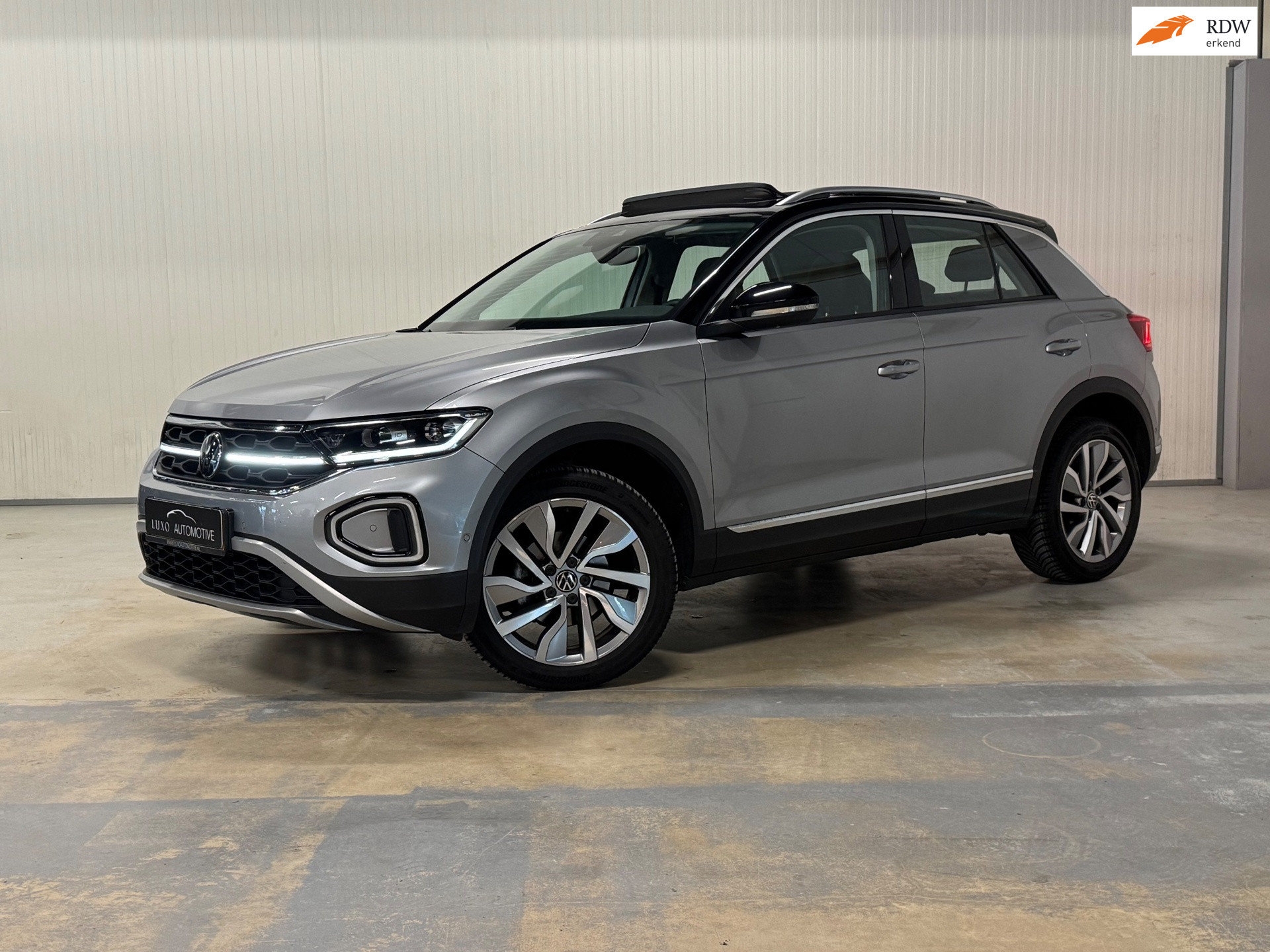 Volkswagen T-roc 1.5 TSI Style | PANO | IQ LIGHTS | BEATS AUDIO | CAMERA 2022 - voorkant