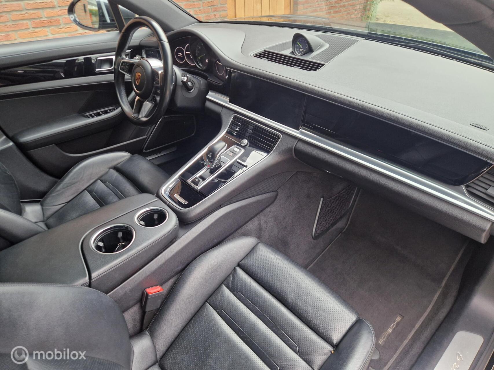 Foto van Porsche Panamera 4 E-hybrid