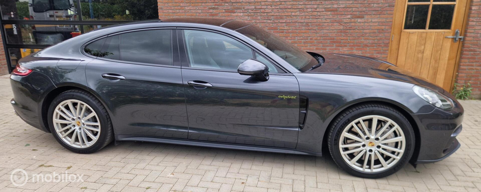 Foto van Porsche Panamera 4 E-hybrid