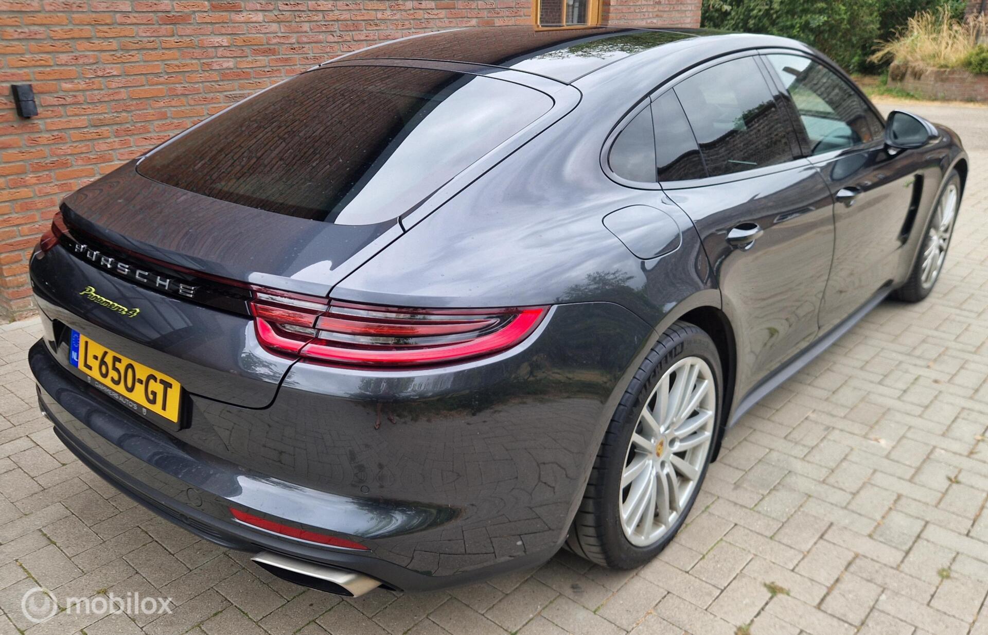 Foto van Porsche Panamera 4 E-hybrid
