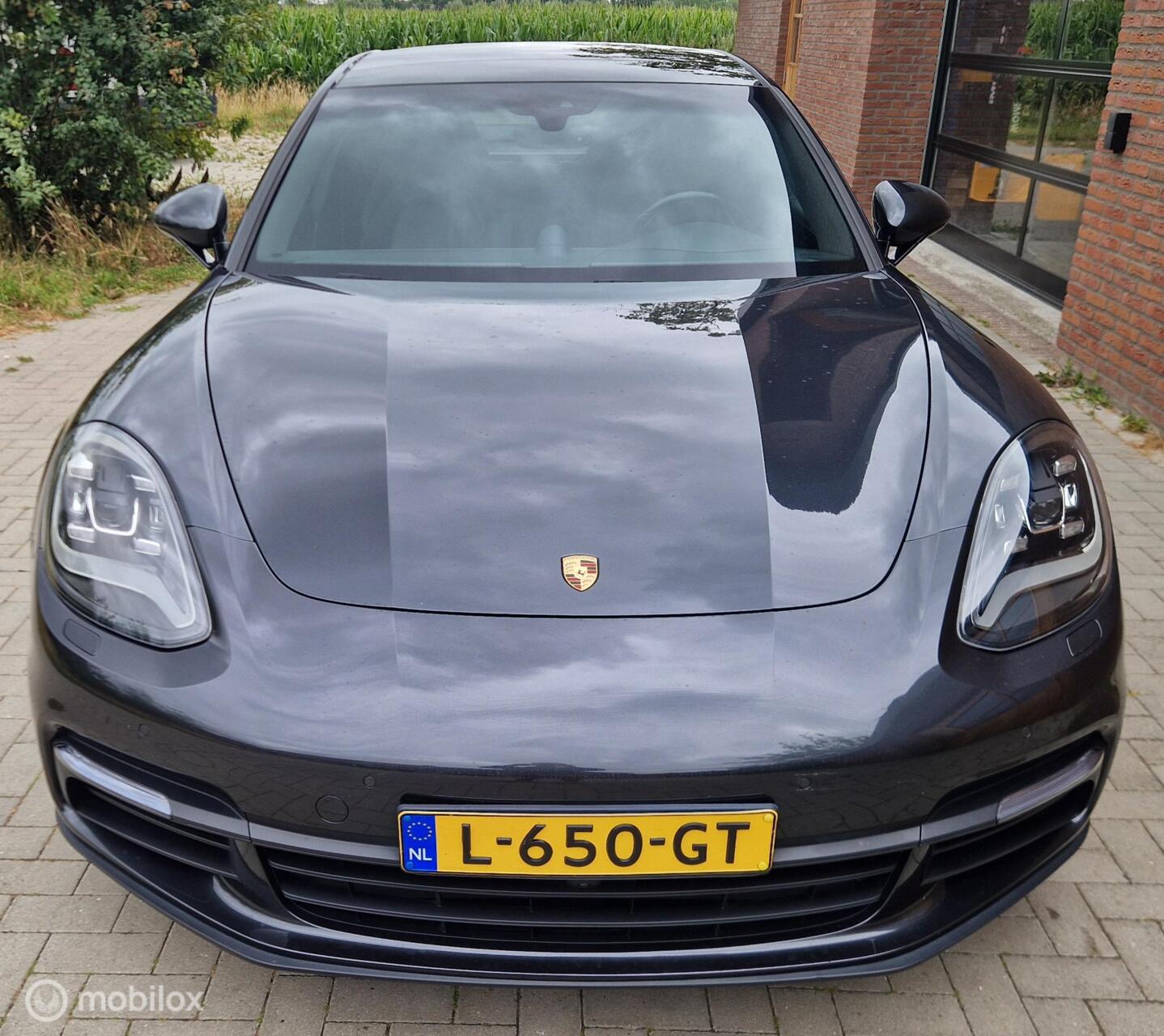 Foto van Porsche Panamera 4 E-hybrid