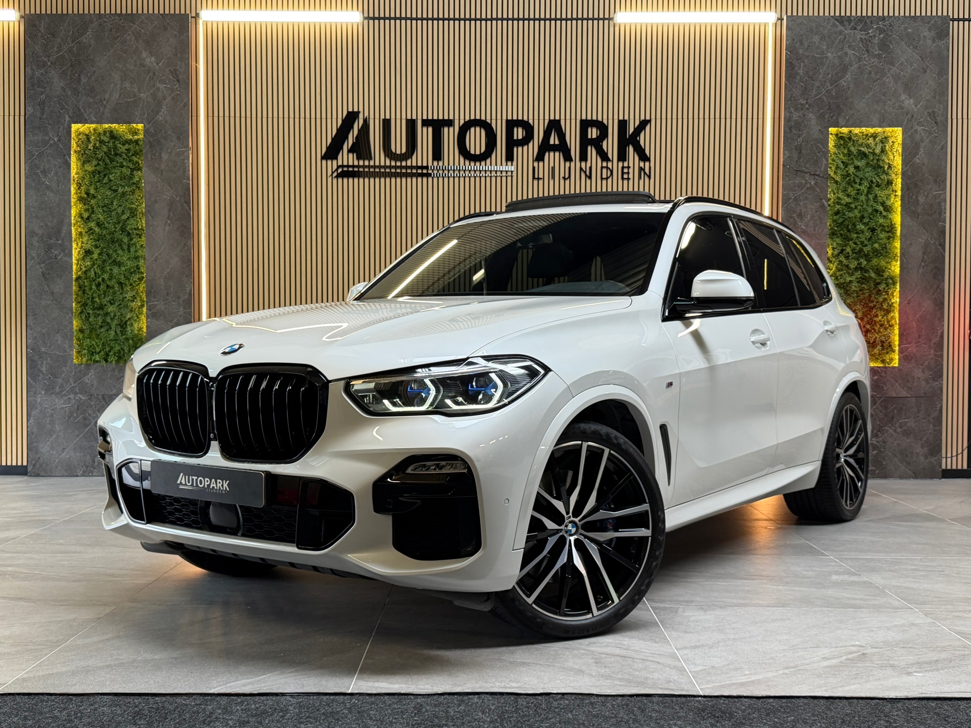 BMW X5 Xdrive40i XDrive40i High Executive M-Sport|PANO|HUD|HARMAN|LASER|SFEER|KEYLESS|MEMORY|ACC|CARPLAY|360|DODEHOEK|22INCH| 2019 - voorkant
