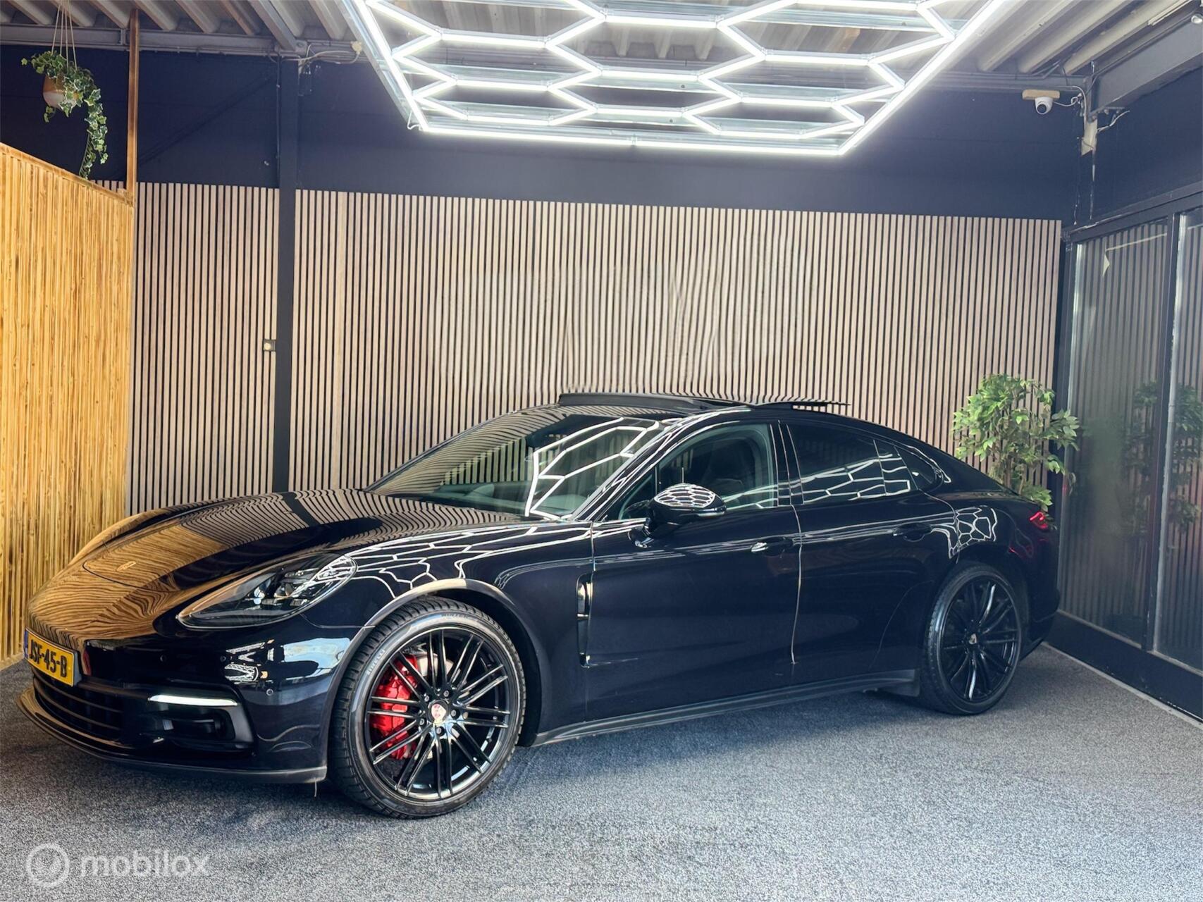 Foto van Porsche Panamera 4