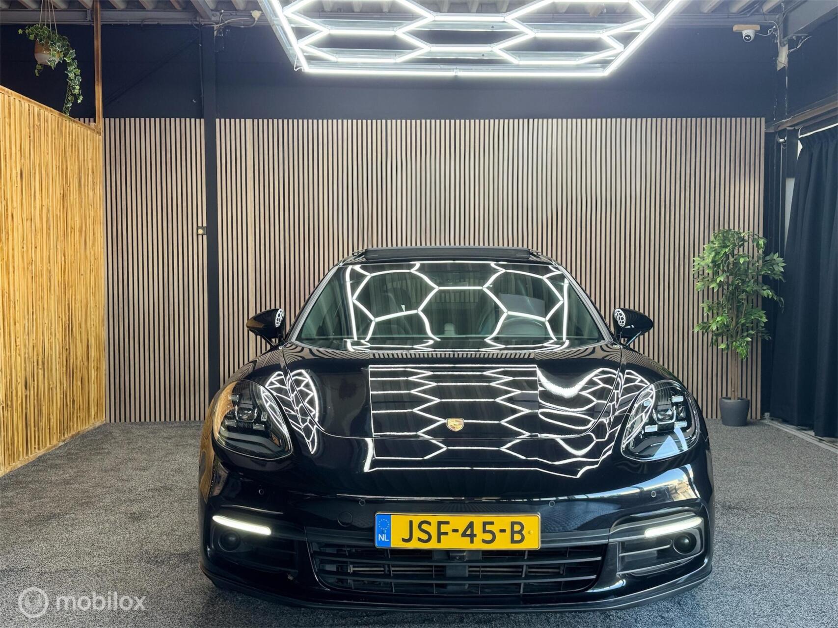 Foto van Porsche Panamera 4