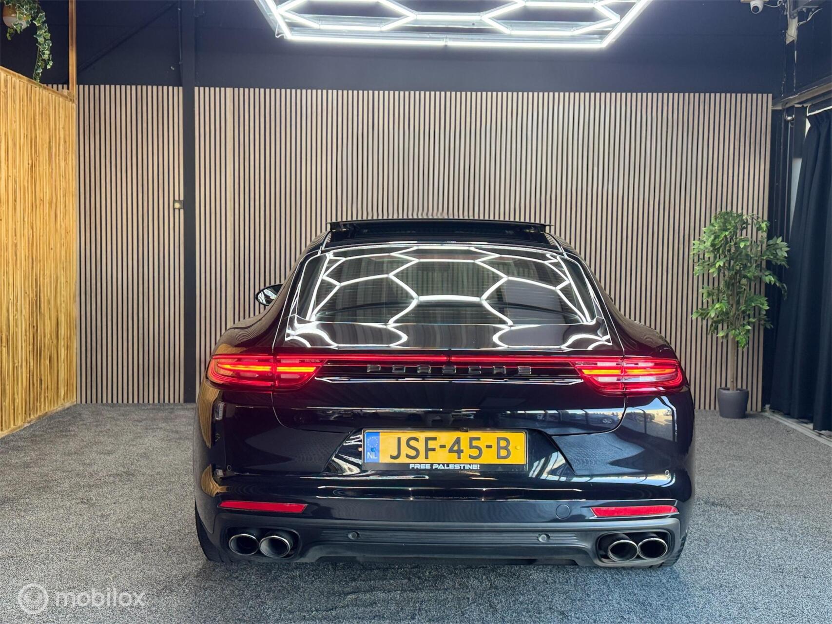 Foto van Porsche Panamera 4