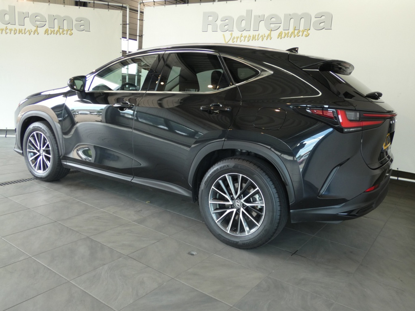 Foto van Lexus Lexus Nx450h+