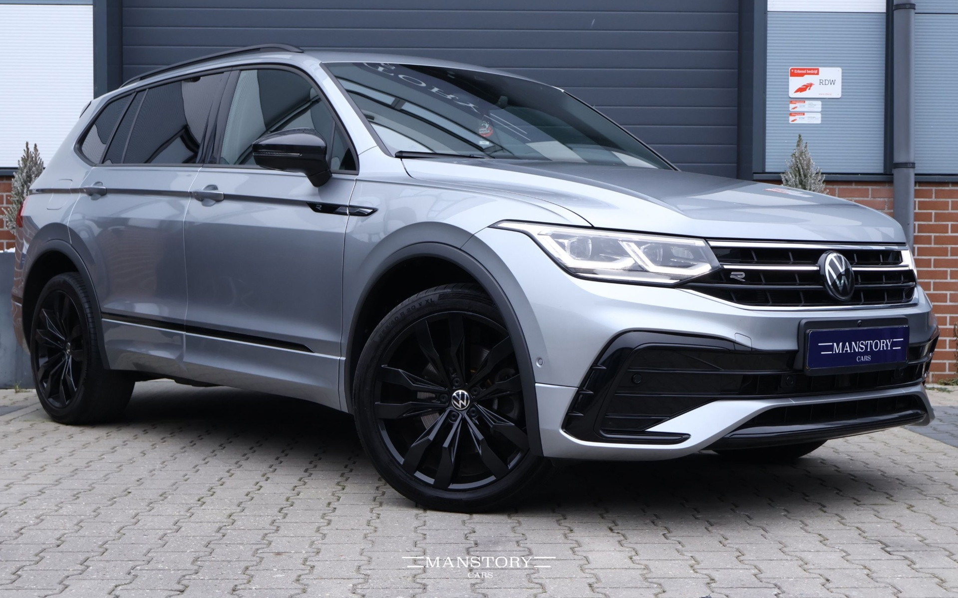 Volkswagen Tiguan 2.0 TSI R-Line Business 7p. 2024 - voorkant