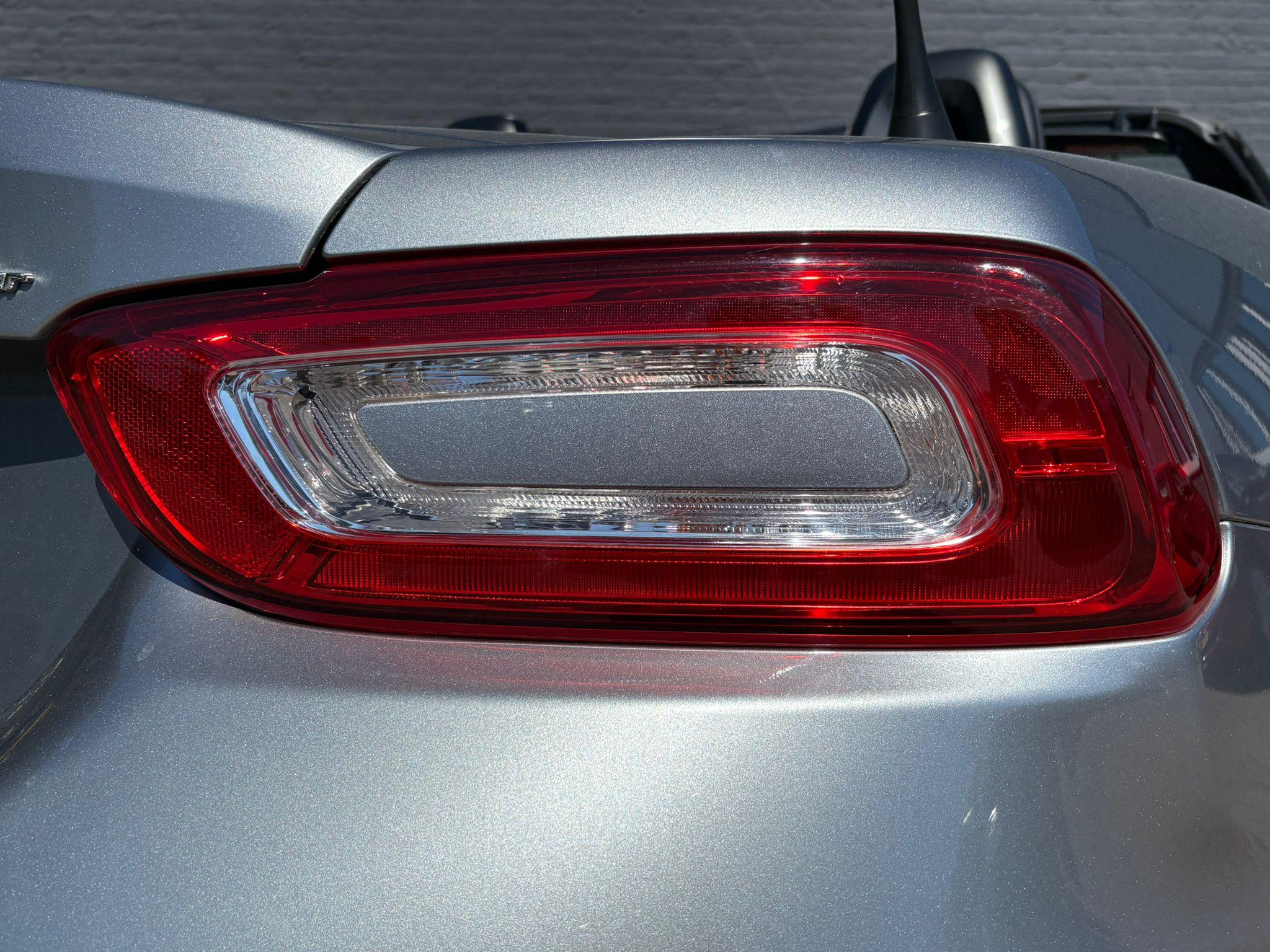 Foto van Fiat Abarth 124 Spider
