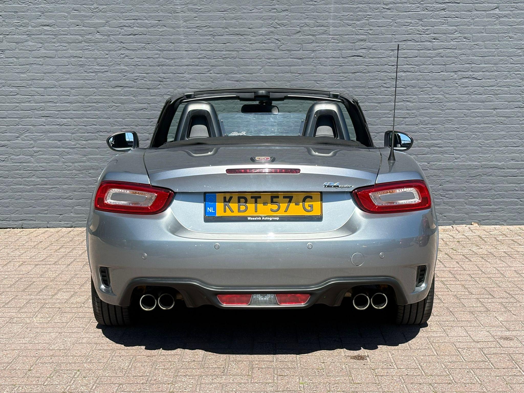 Foto van Fiat Abarth 124 Spider