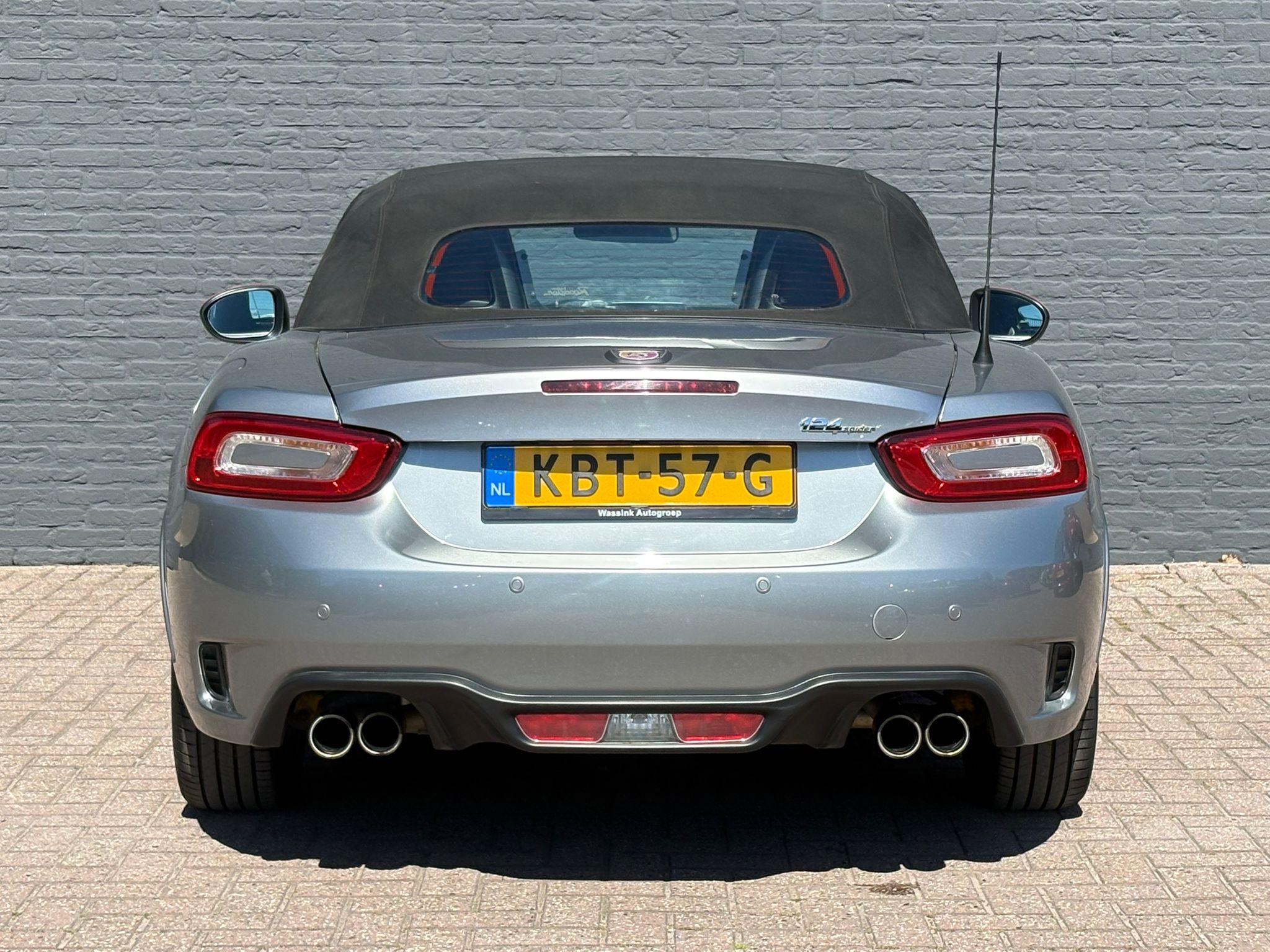Foto van Fiat Abarth 124 Spider
