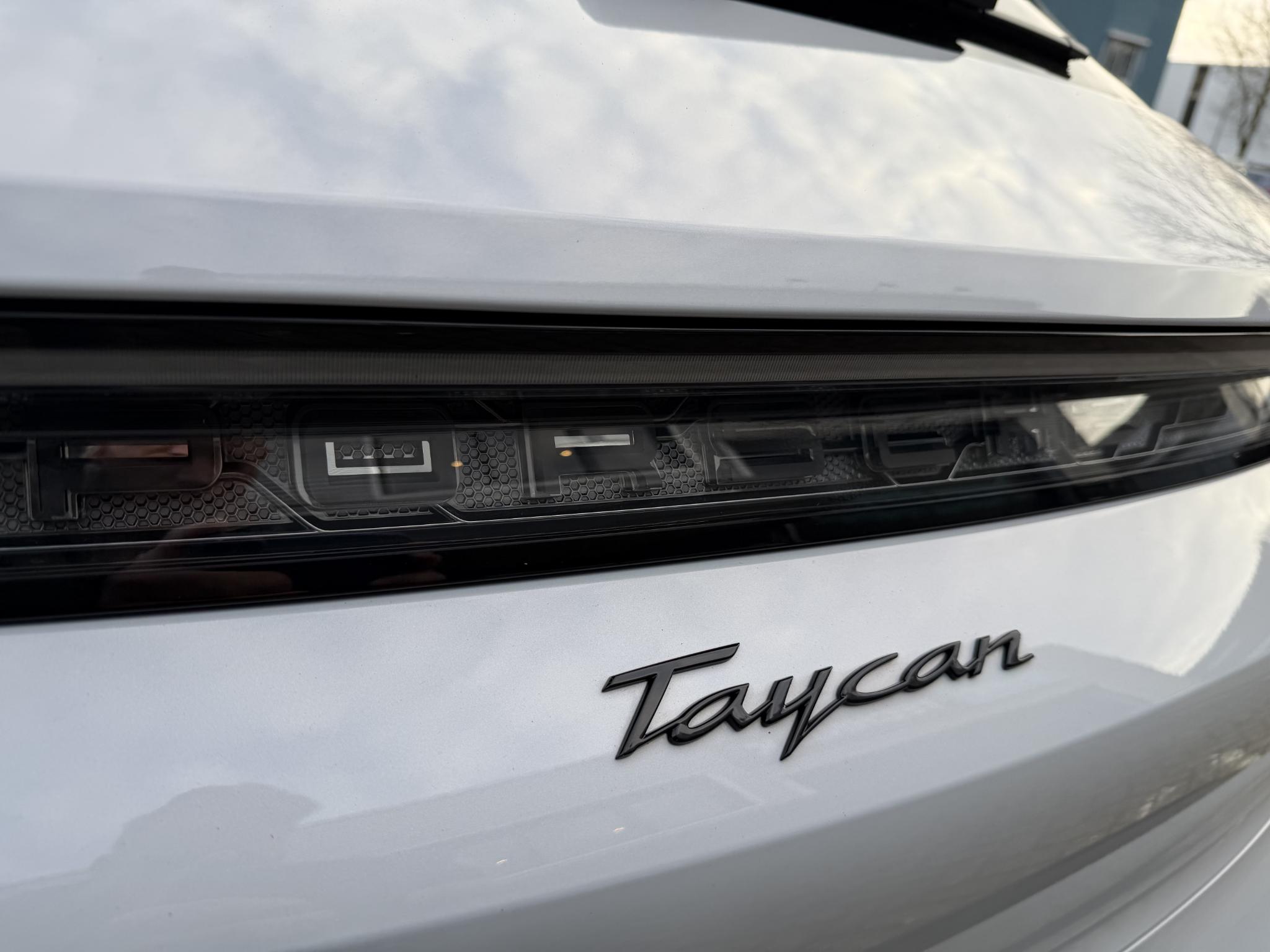 Foto van Porsche Taycan Sport Turismo
