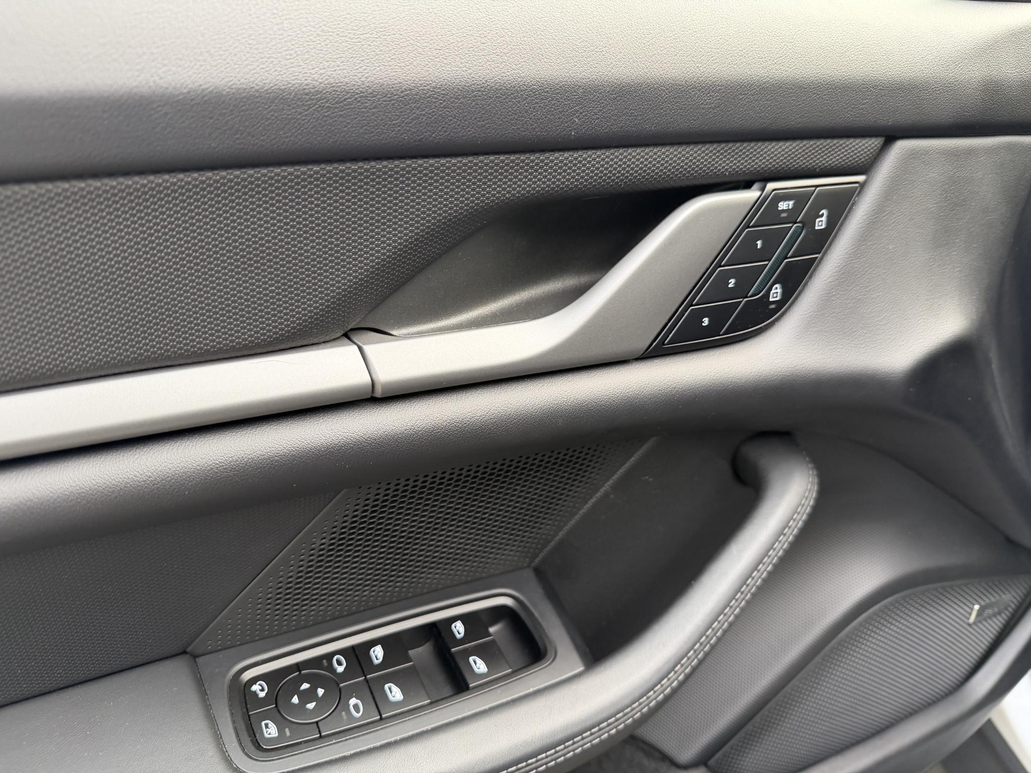 Foto van Porsche Taycan Sport Turismo