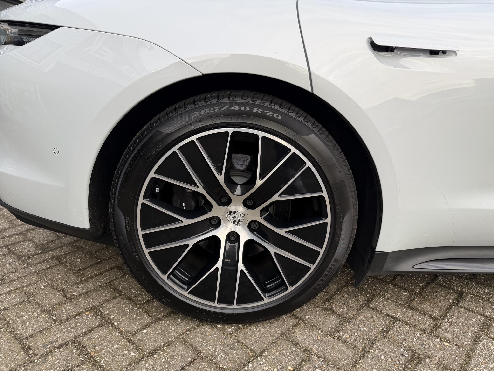 Foto van Porsche Taycan Sport Turismo