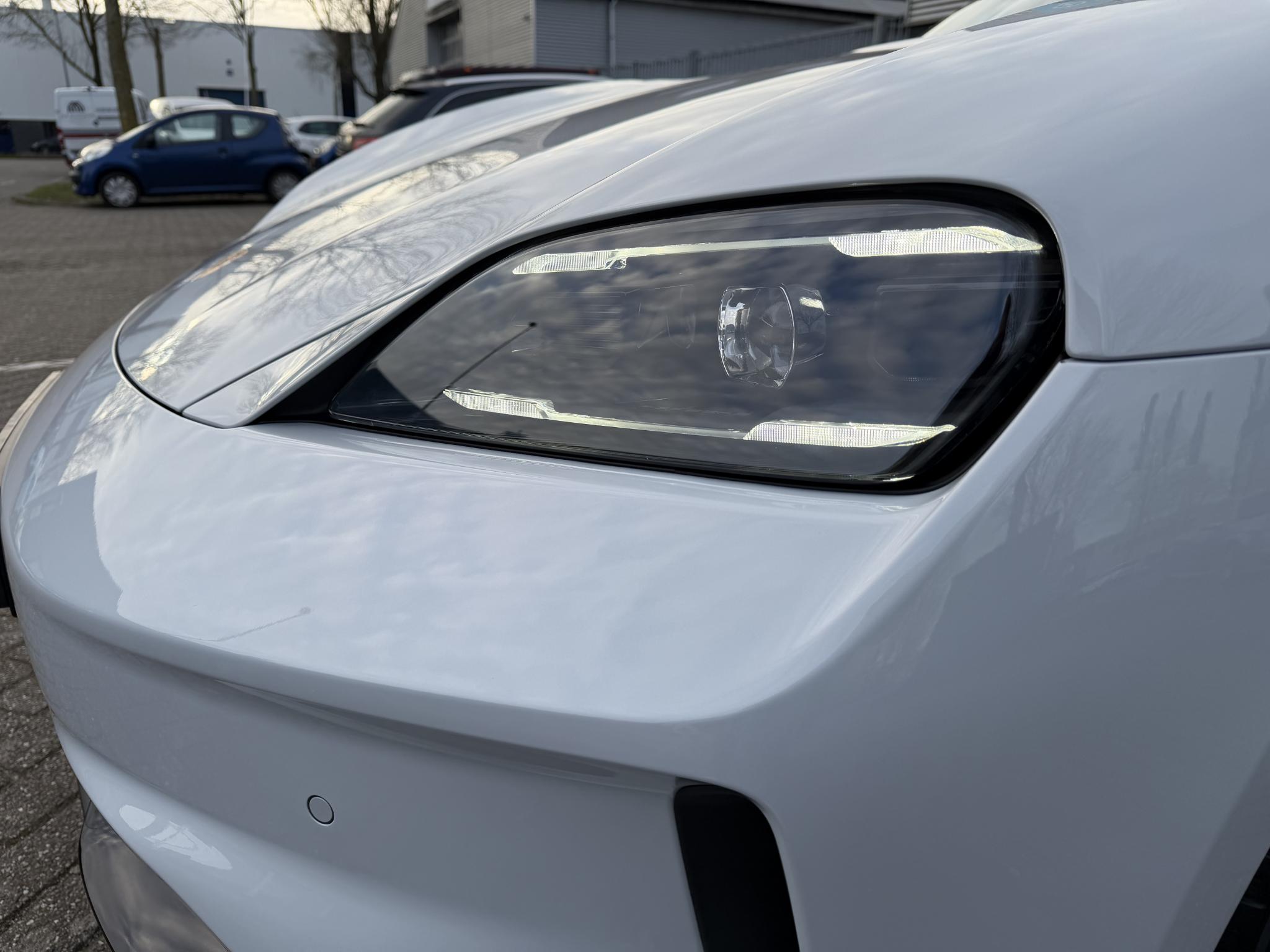 Foto van Porsche Taycan Sport Turismo