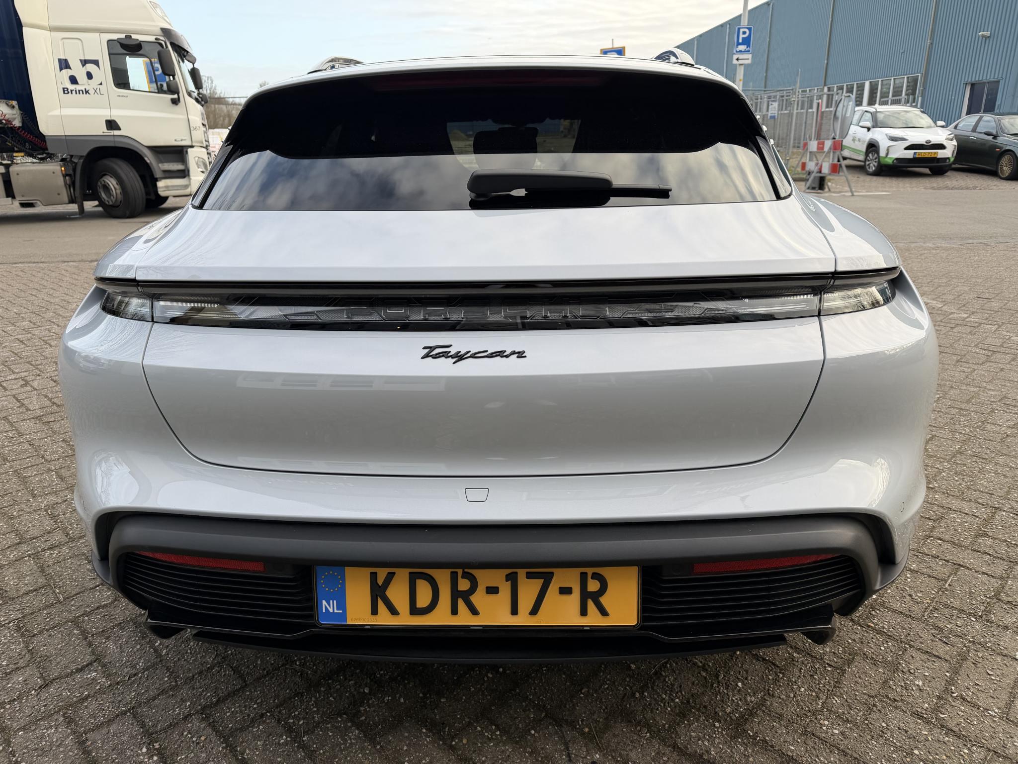 Foto van Porsche Taycan Sport Turismo