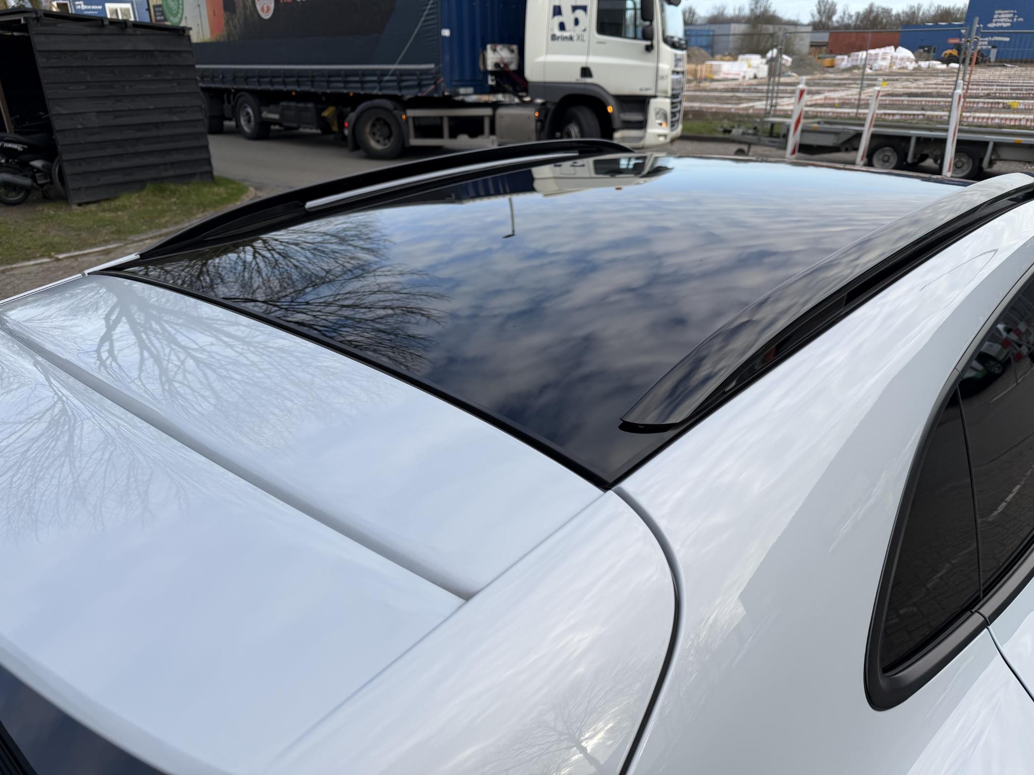 Foto van Porsche Taycan Sport Turismo