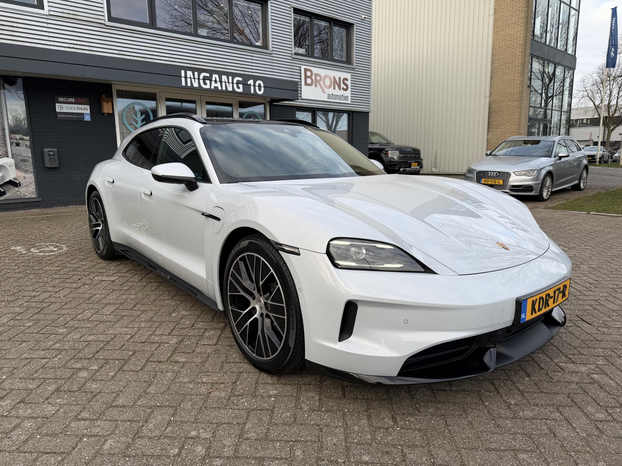 Foto van Porsche Taycan Sport Turismo