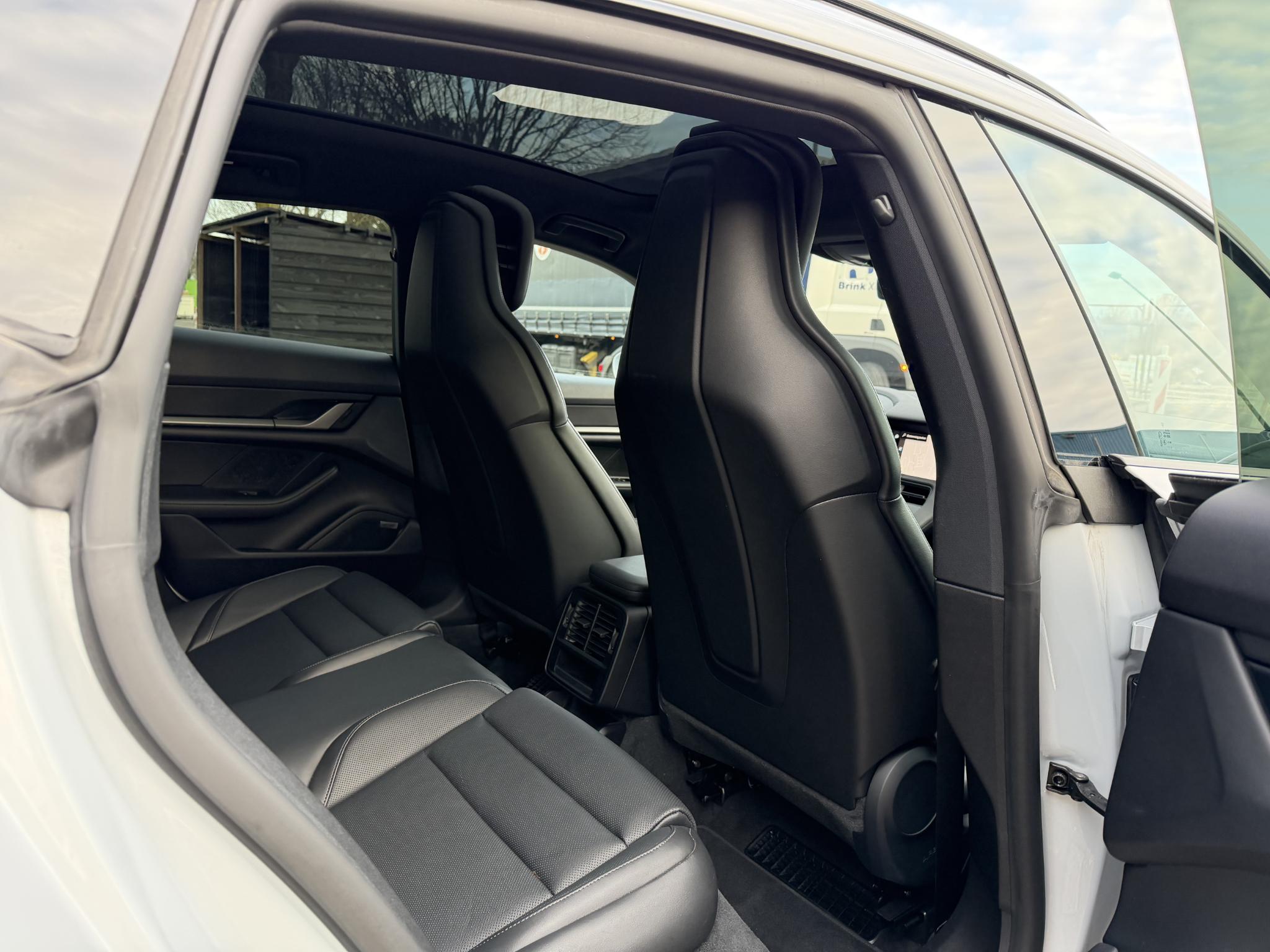 Foto van Porsche Taycan Sport Turismo