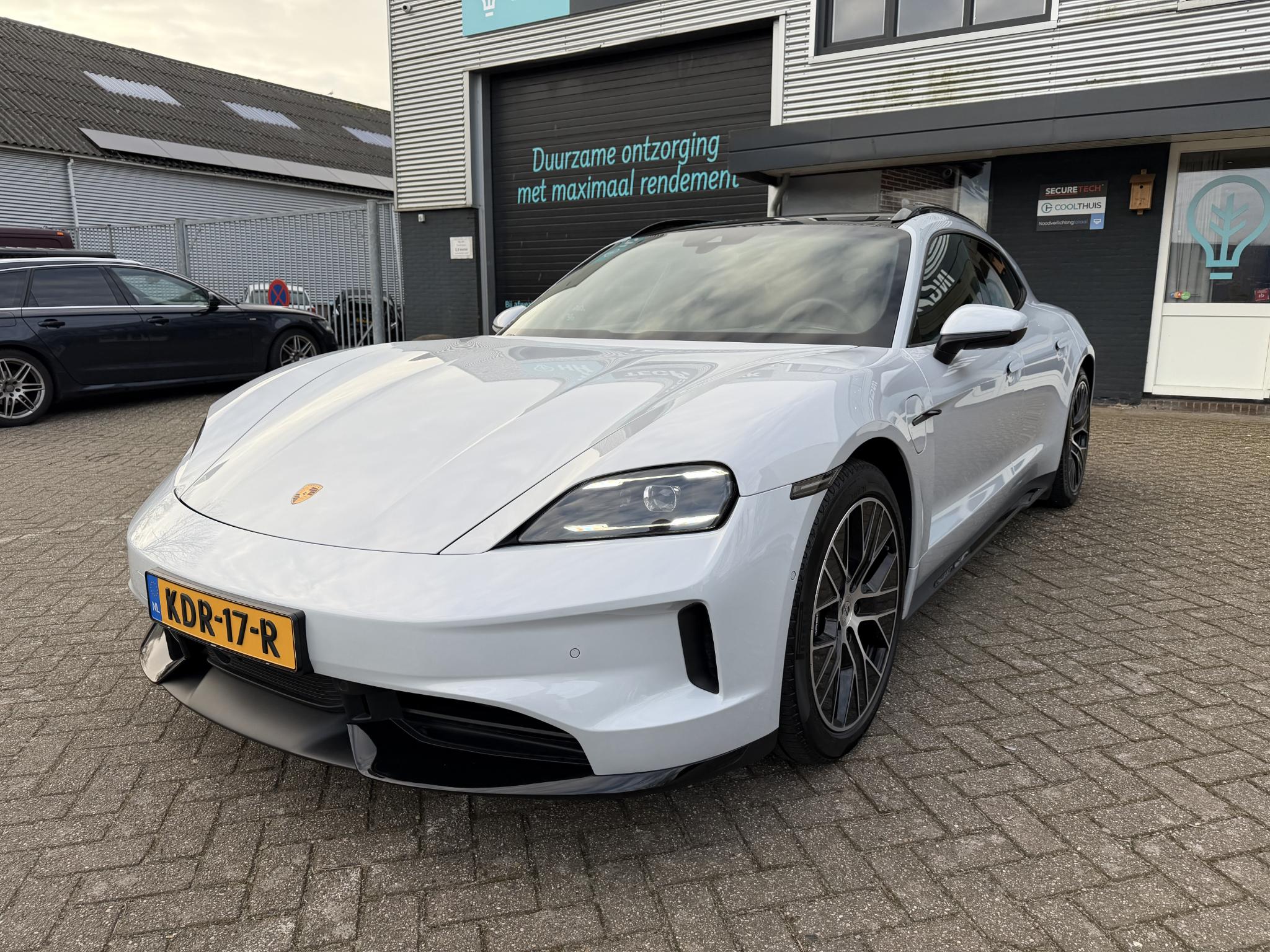 Foto van Porsche Taycan Sport Turismo