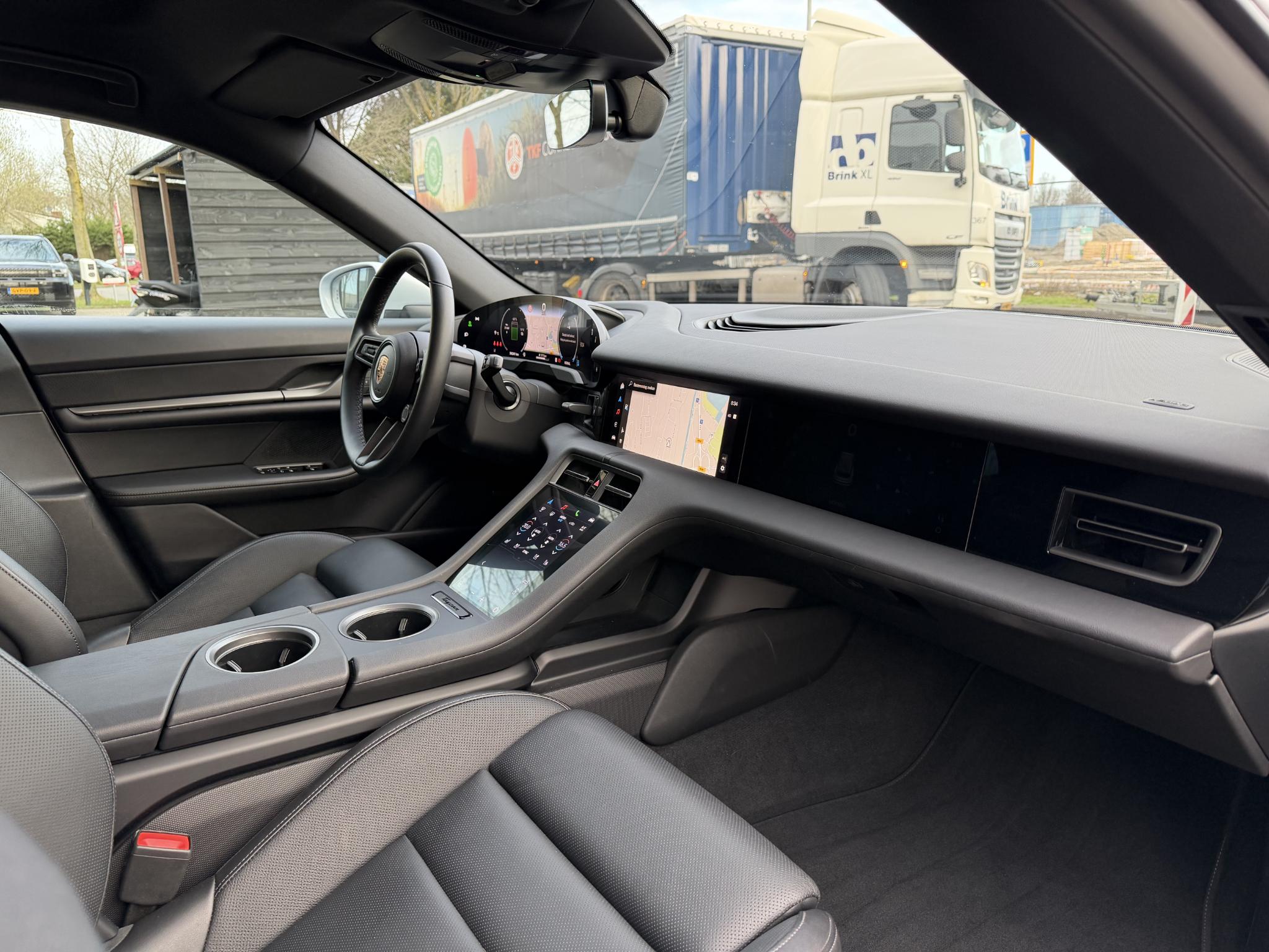 Foto van Porsche Taycan Sport Turismo