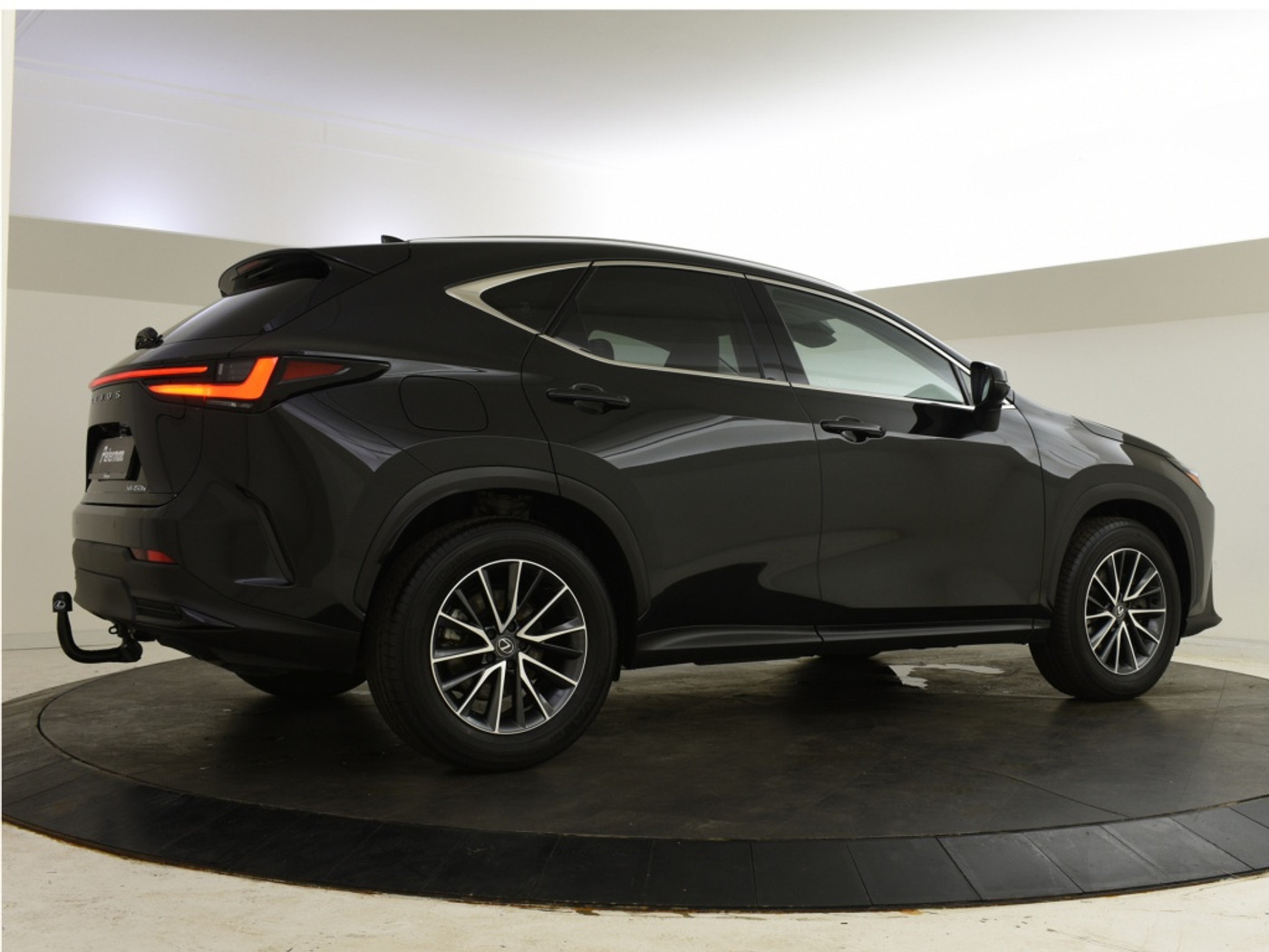 Foto van Lexus Lexus Nx450h+