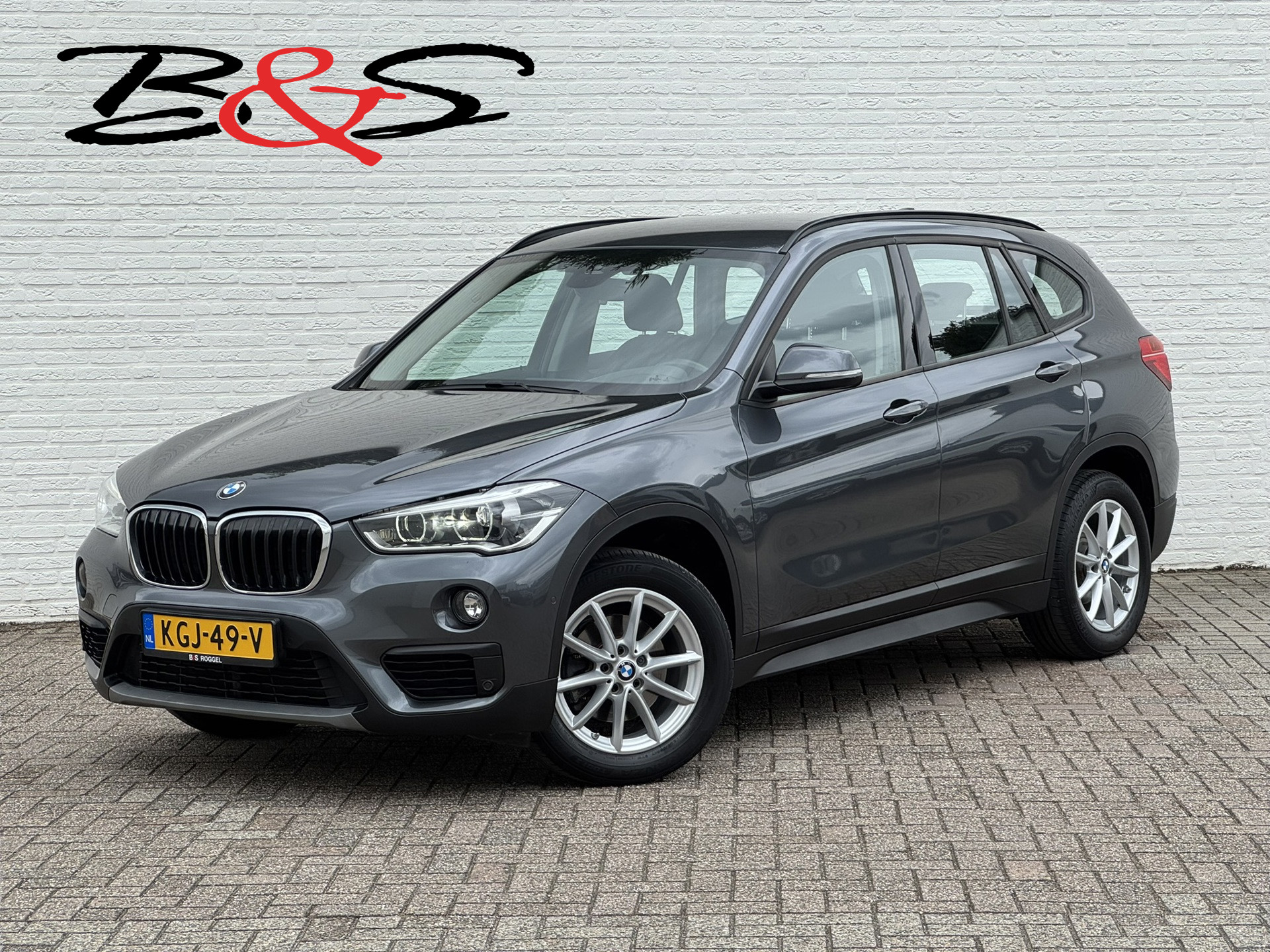 BMW X1 Sdrive18i SDrive18i High Executive Camera Trekhaak 1700kg Clima Cruise Navigatie 2017 - voorkant