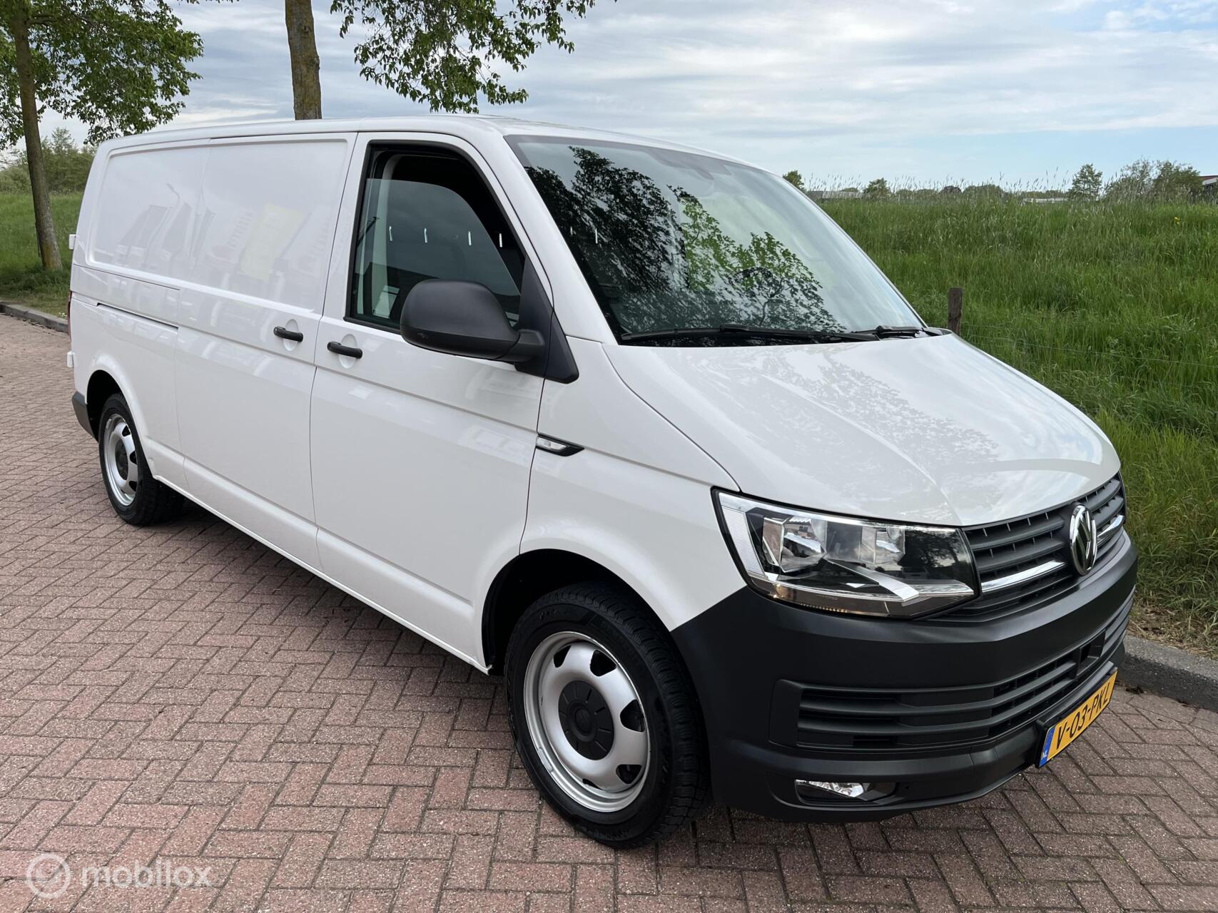 Volkswagen Transporter Benzine 2.0 TSI L2H1 DSG Automaat 2019 - voorkant
