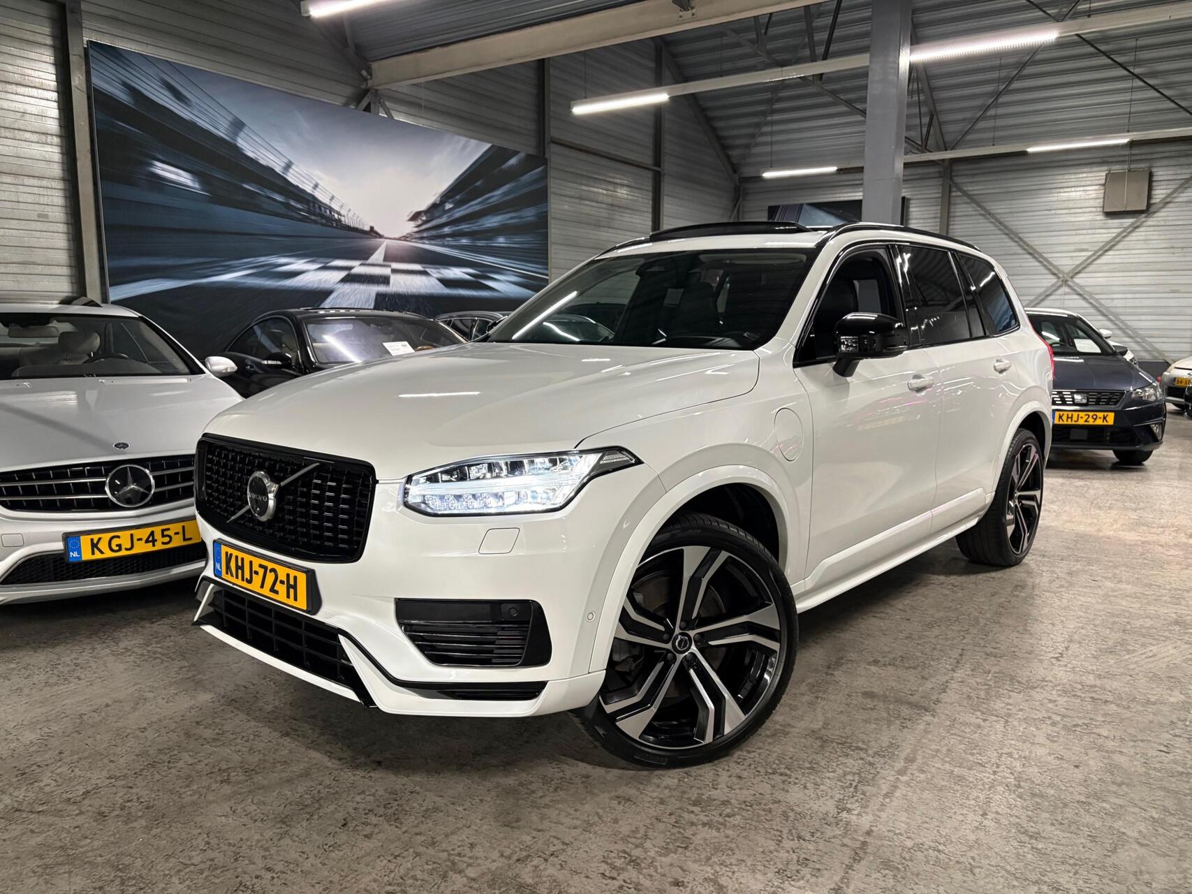 Volvo Xc90 2.0 T8 Recharge AWD Ultimate Dark | Massage | Trekhaak | Pano | HUD | Luchtvering 2023 - voorkant