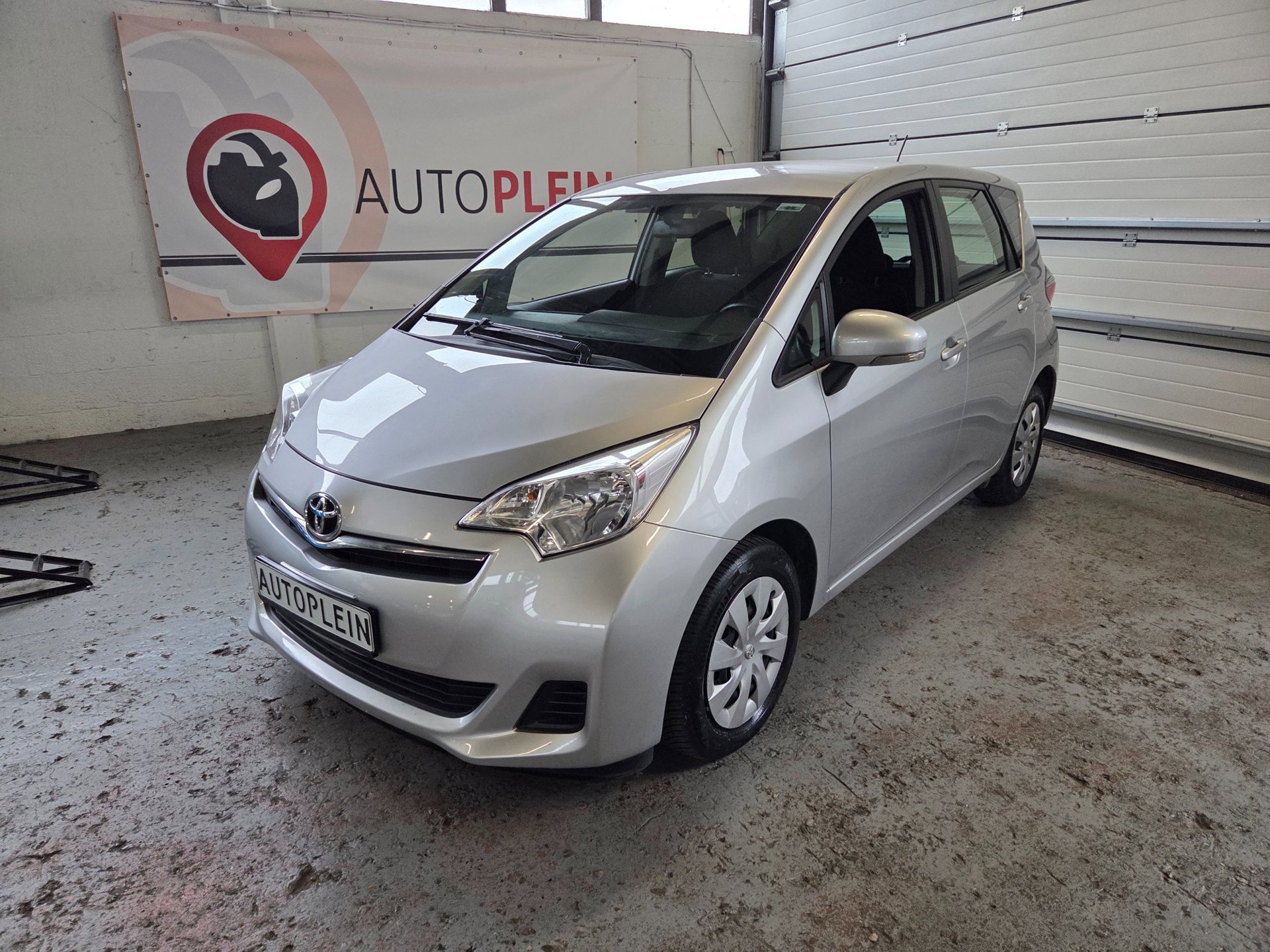 Toyota Toyota Verso-s 1.3 VVT-i Comfort 2013 - voorkant