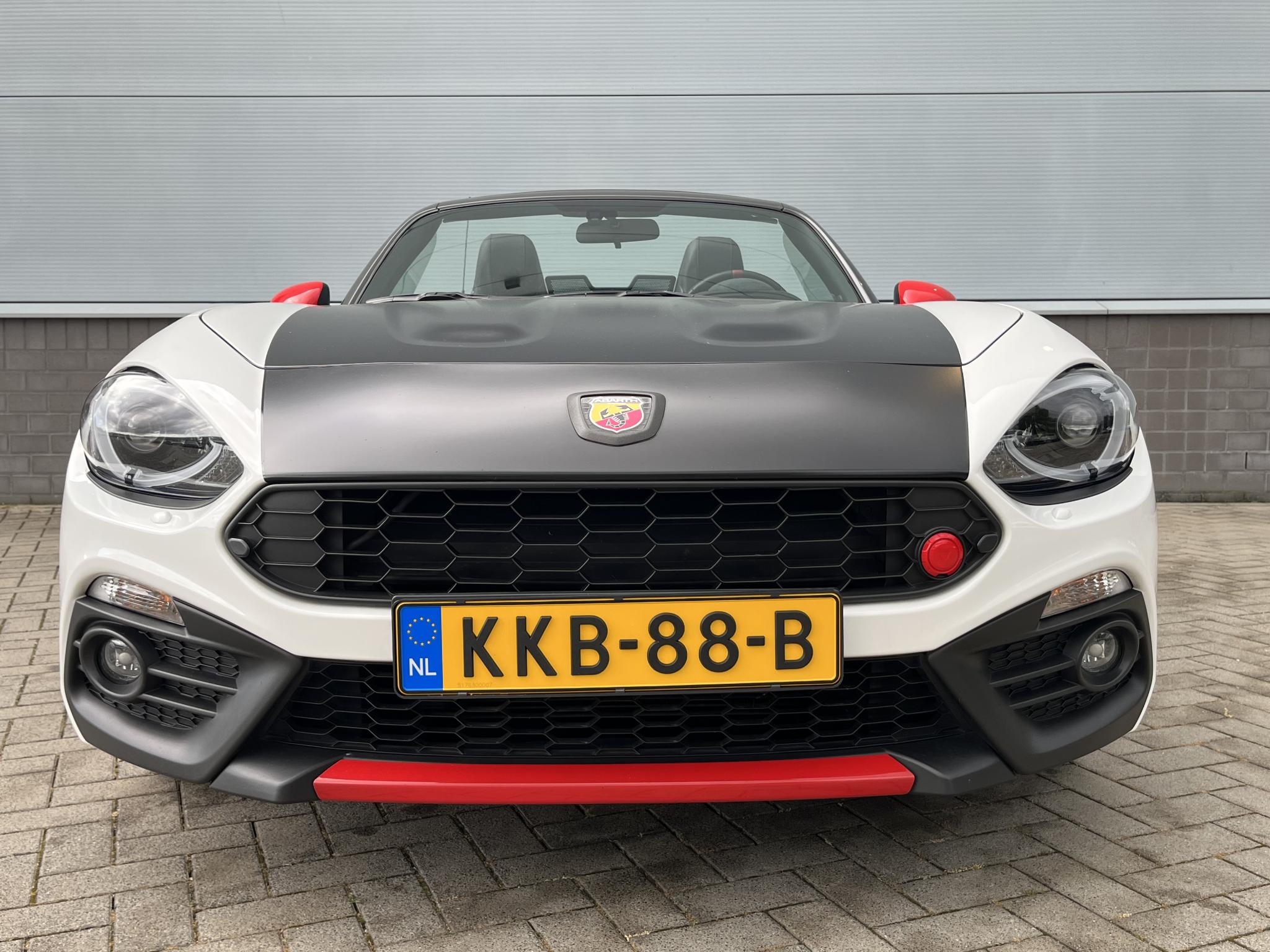 Foto van Fiat Abarth 124 Spider