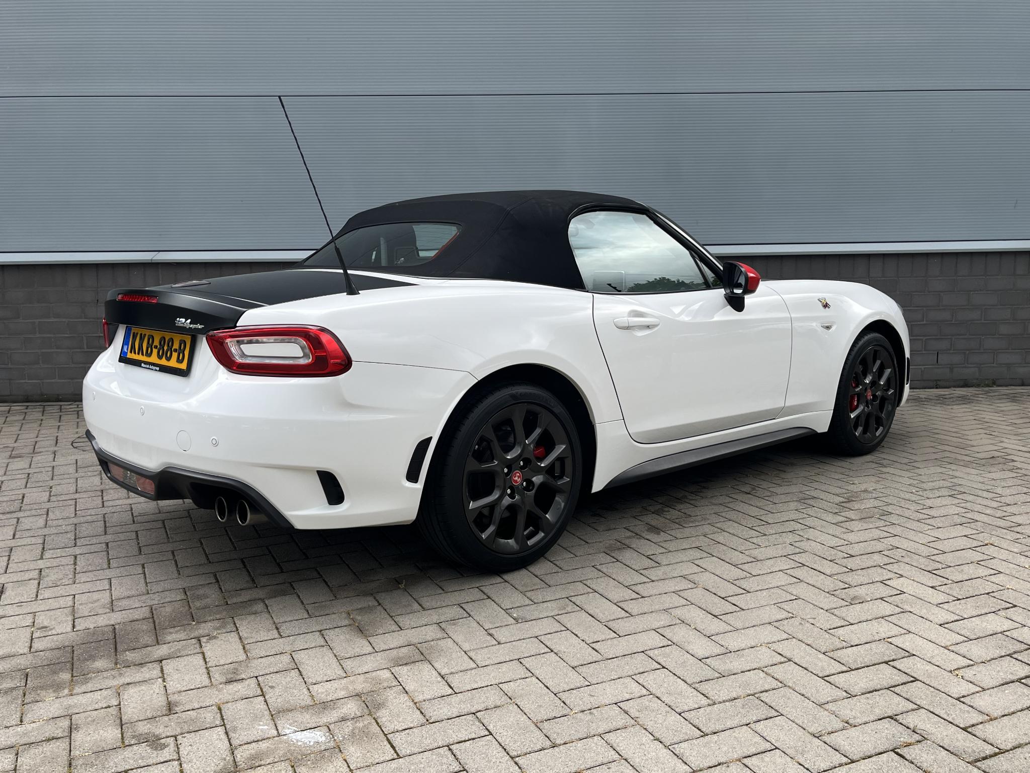 Foto van Fiat Abarth 124 Spider