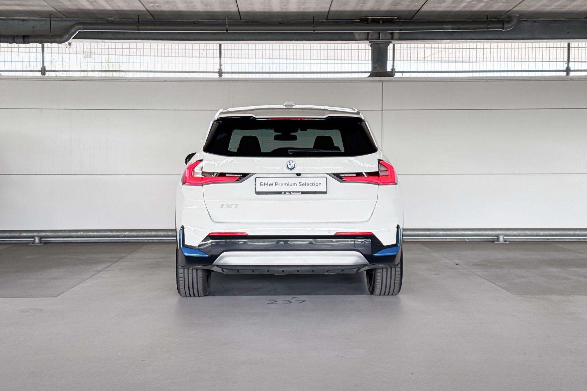 Foto van BMW Ix1