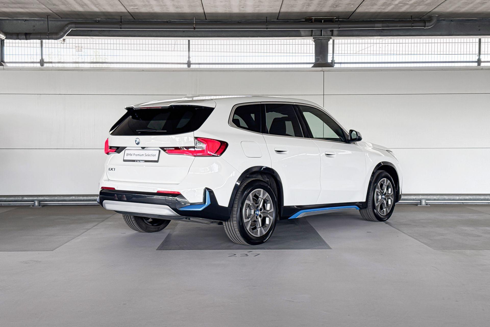 Foto van BMW Ix1