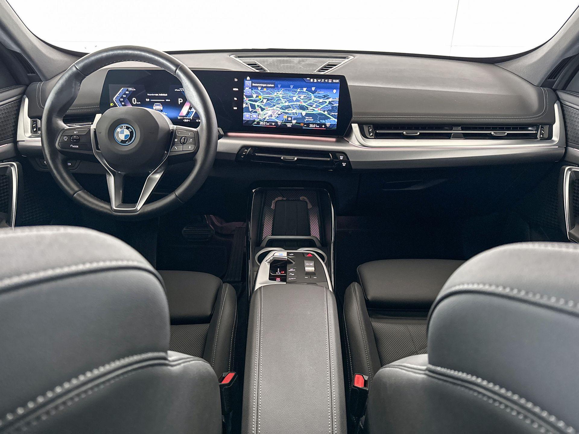 Foto van BMW Ix1