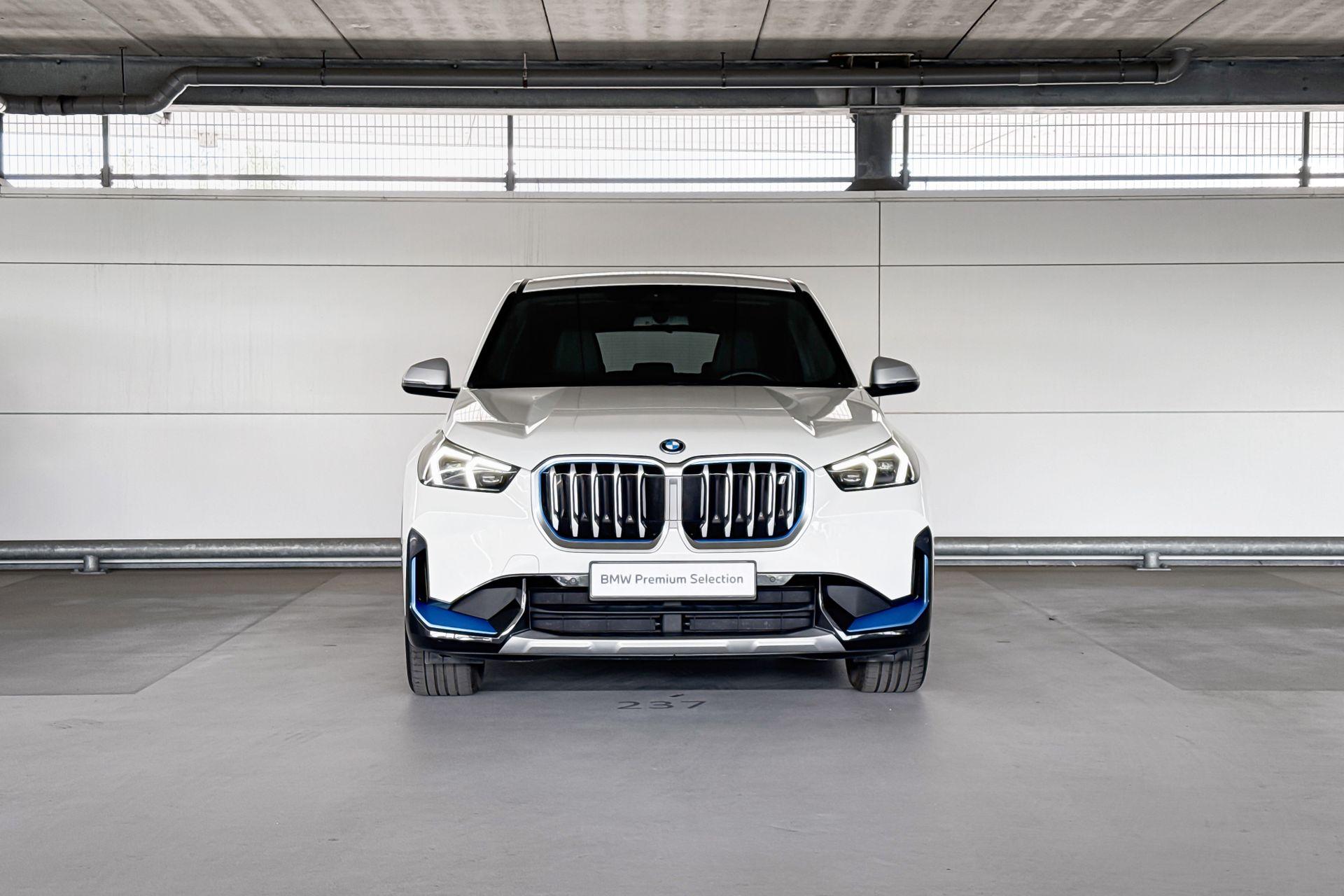 Foto van BMW Ix1