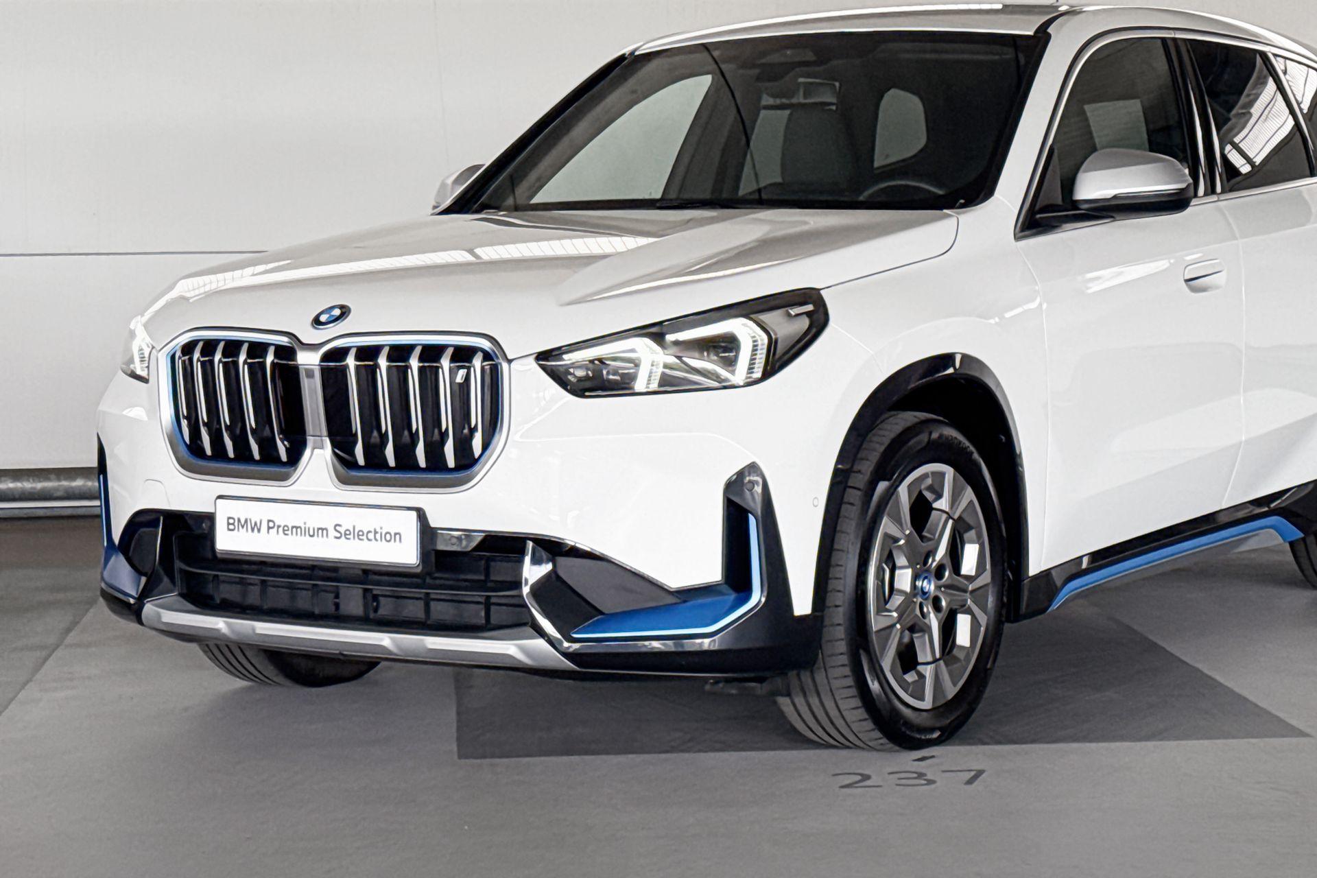Foto van BMW Ix1