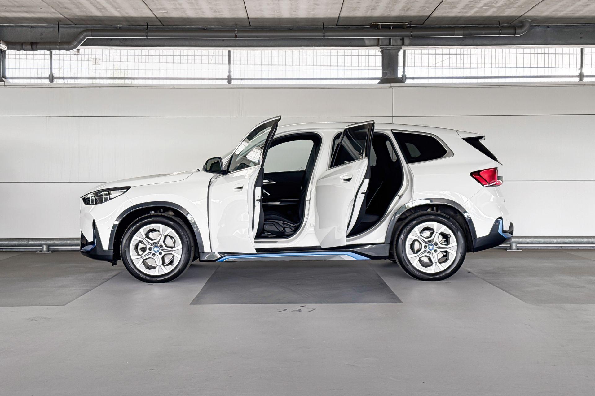 Foto van BMW Ix1