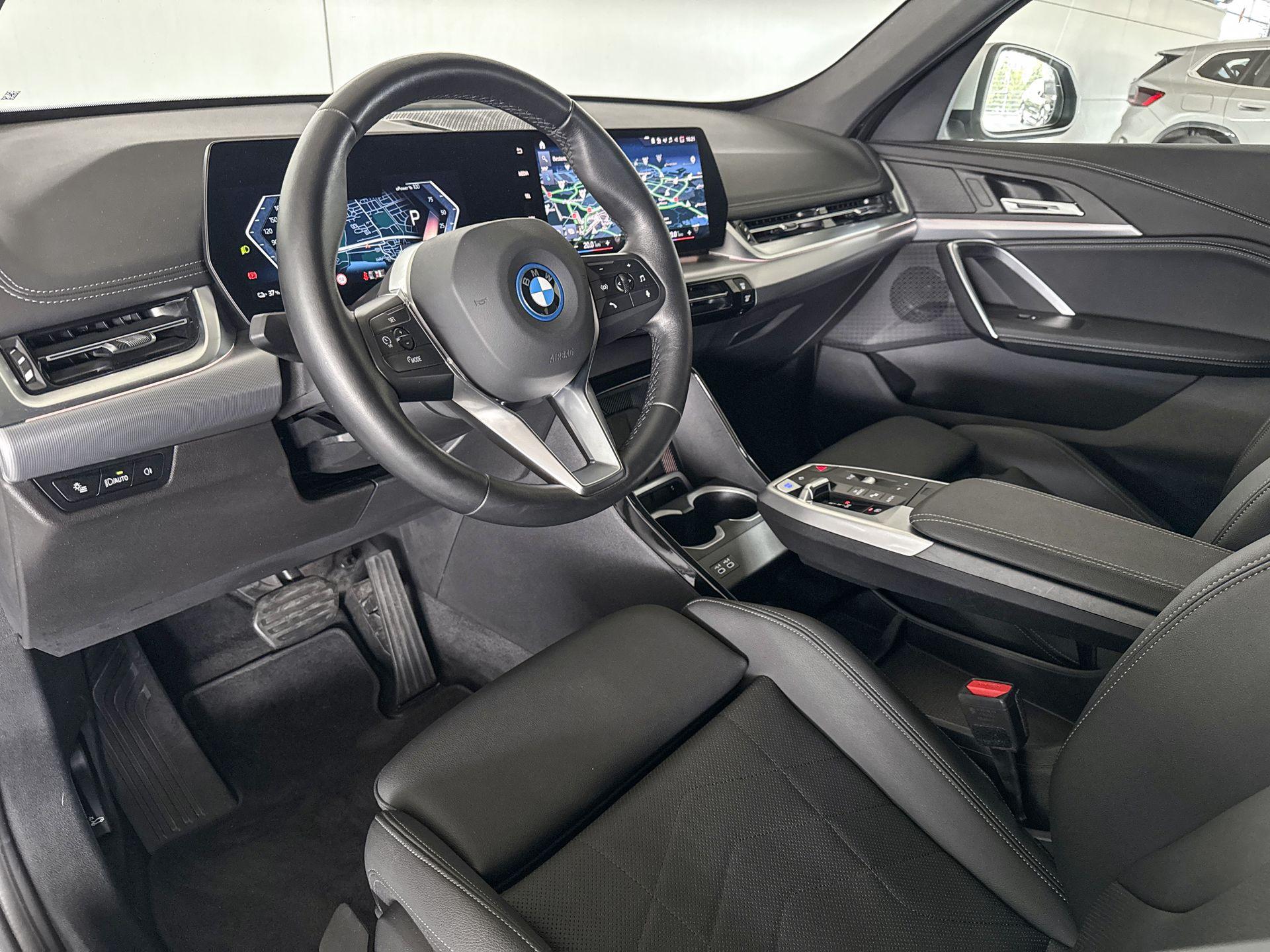 Foto van BMW Ix1